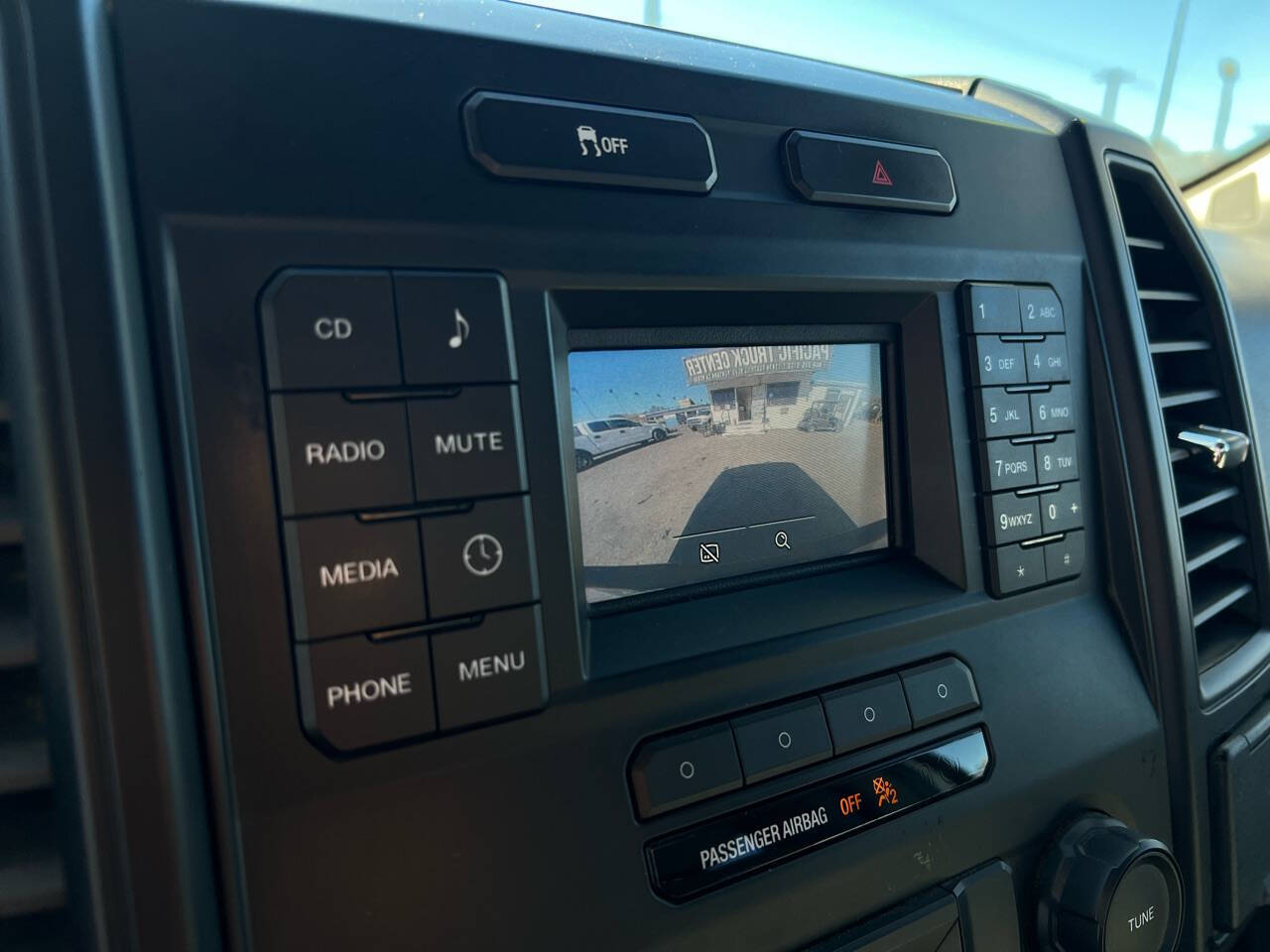 White, 2015 Ford F-150 Image 21