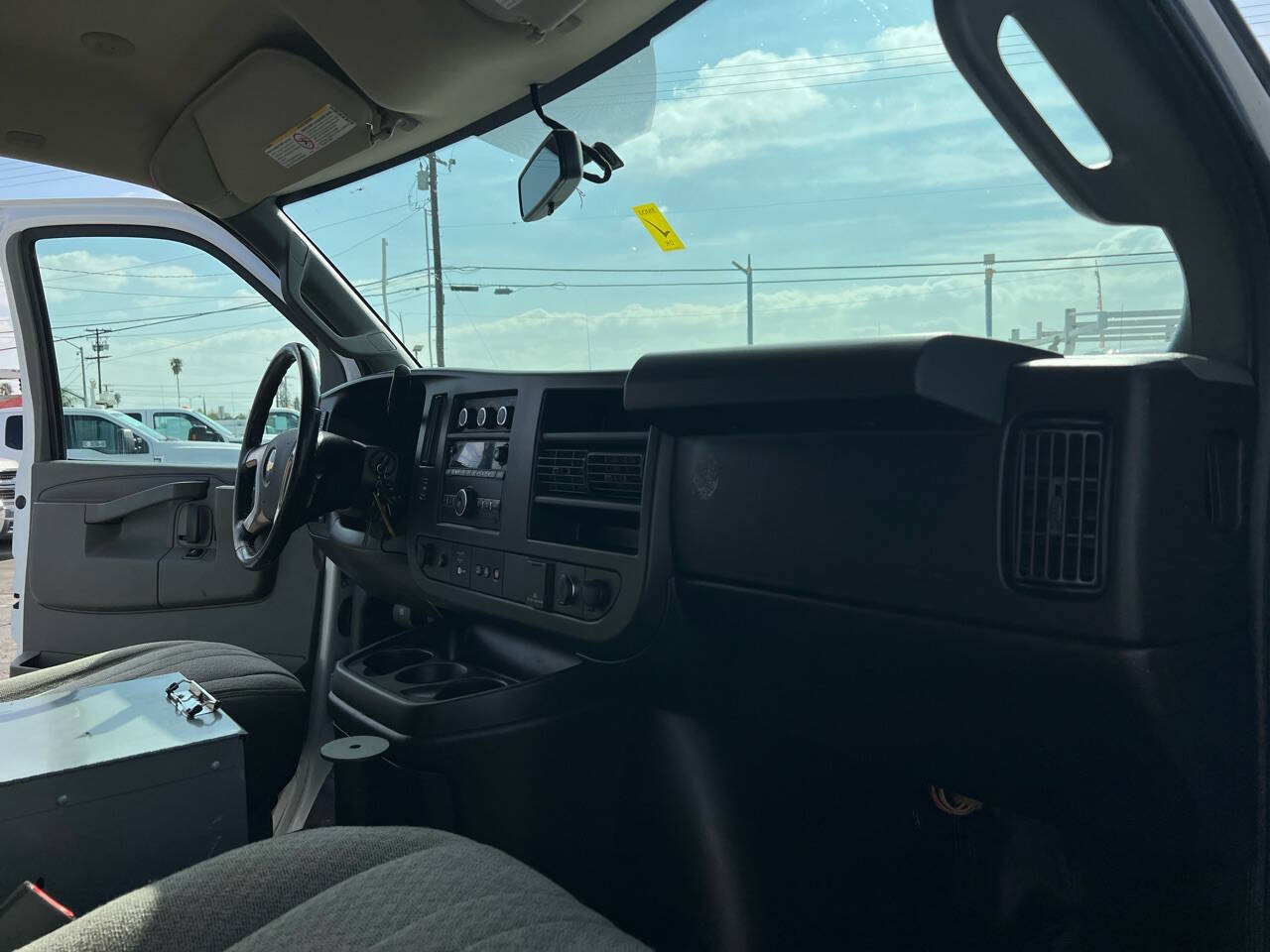 White, 2018 Chevrolet Express Image 26