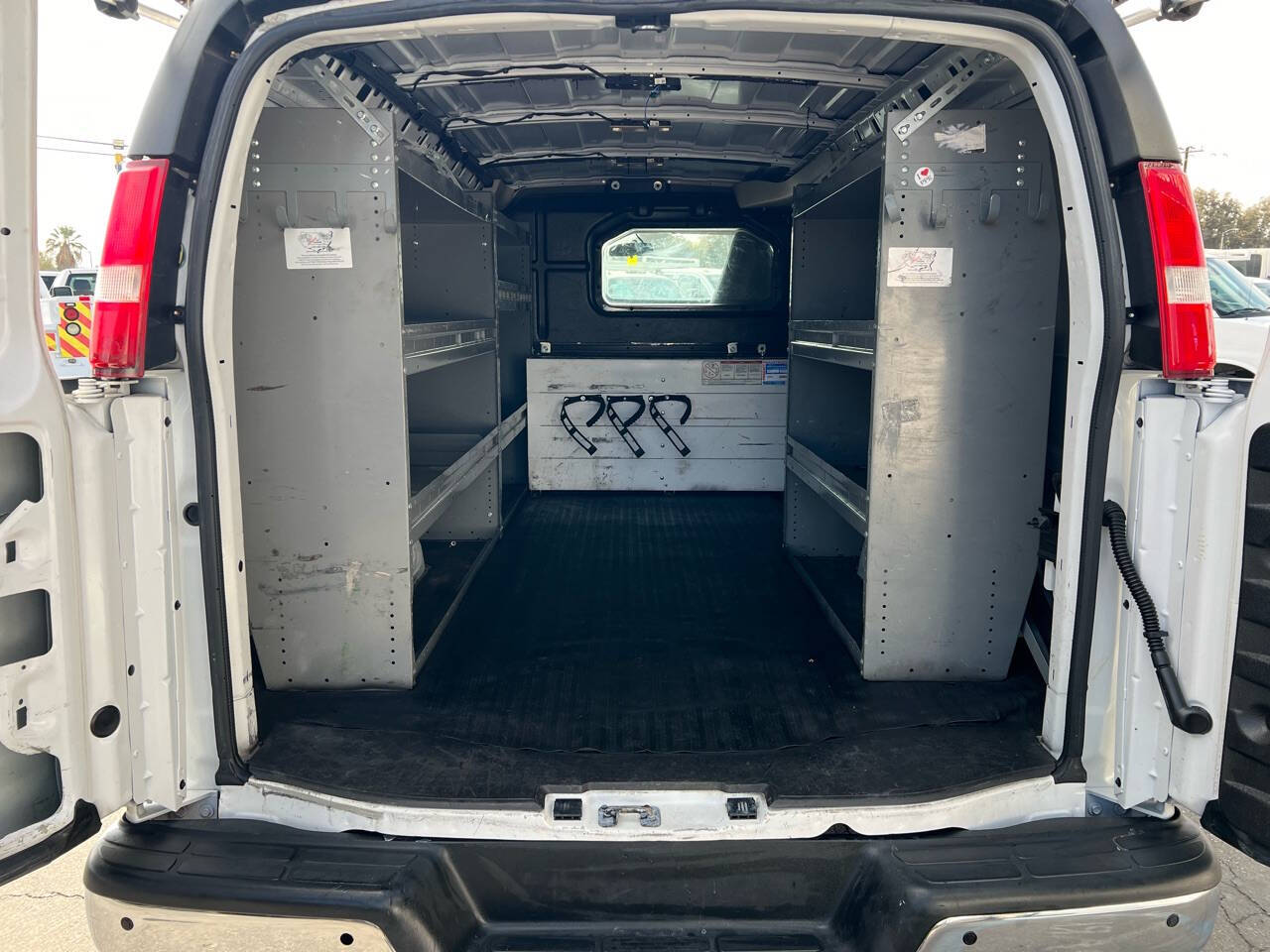 White, 2018 Chevrolet Express Image 15