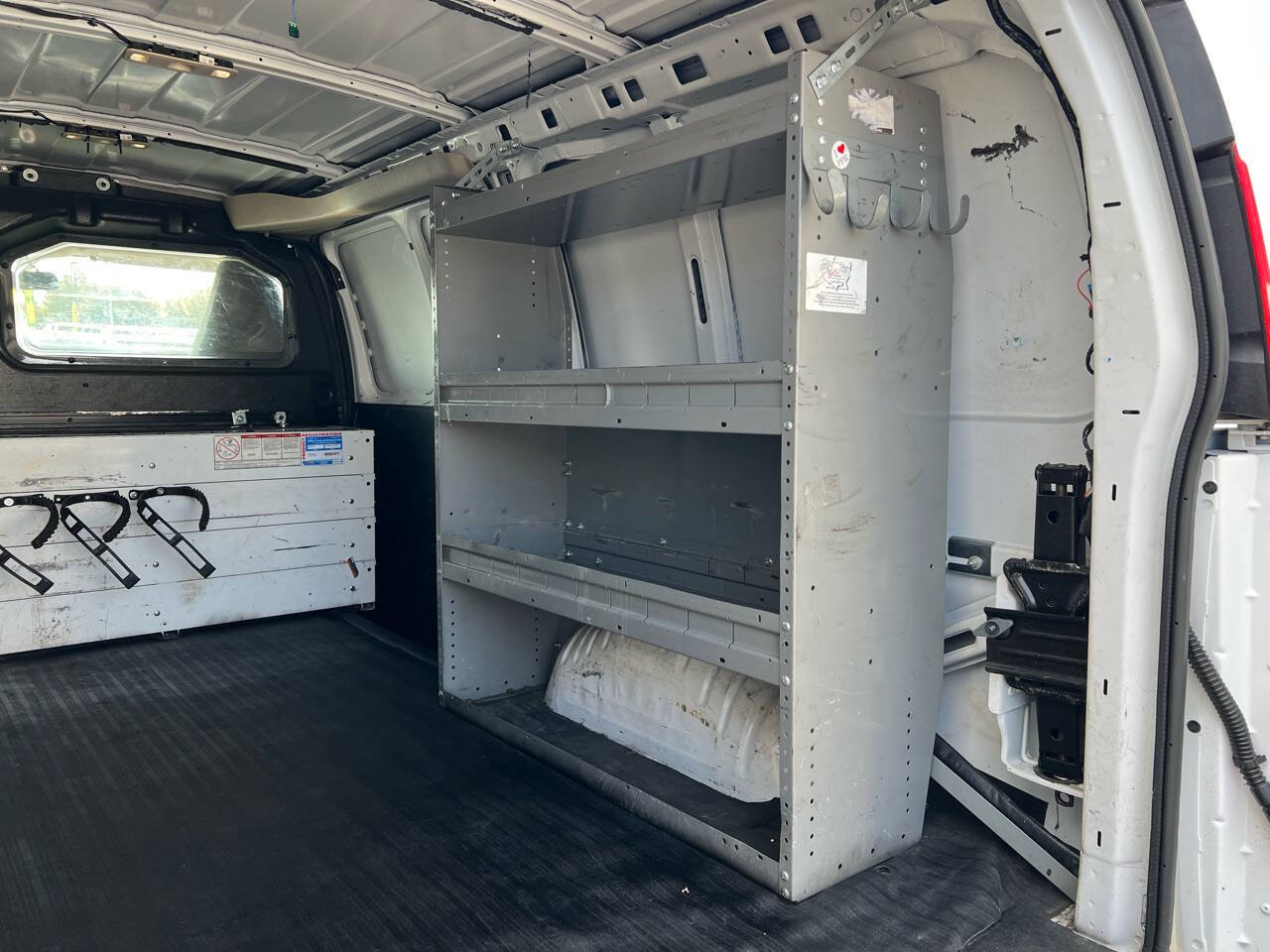 White, 2018 Chevrolet Express Image 16