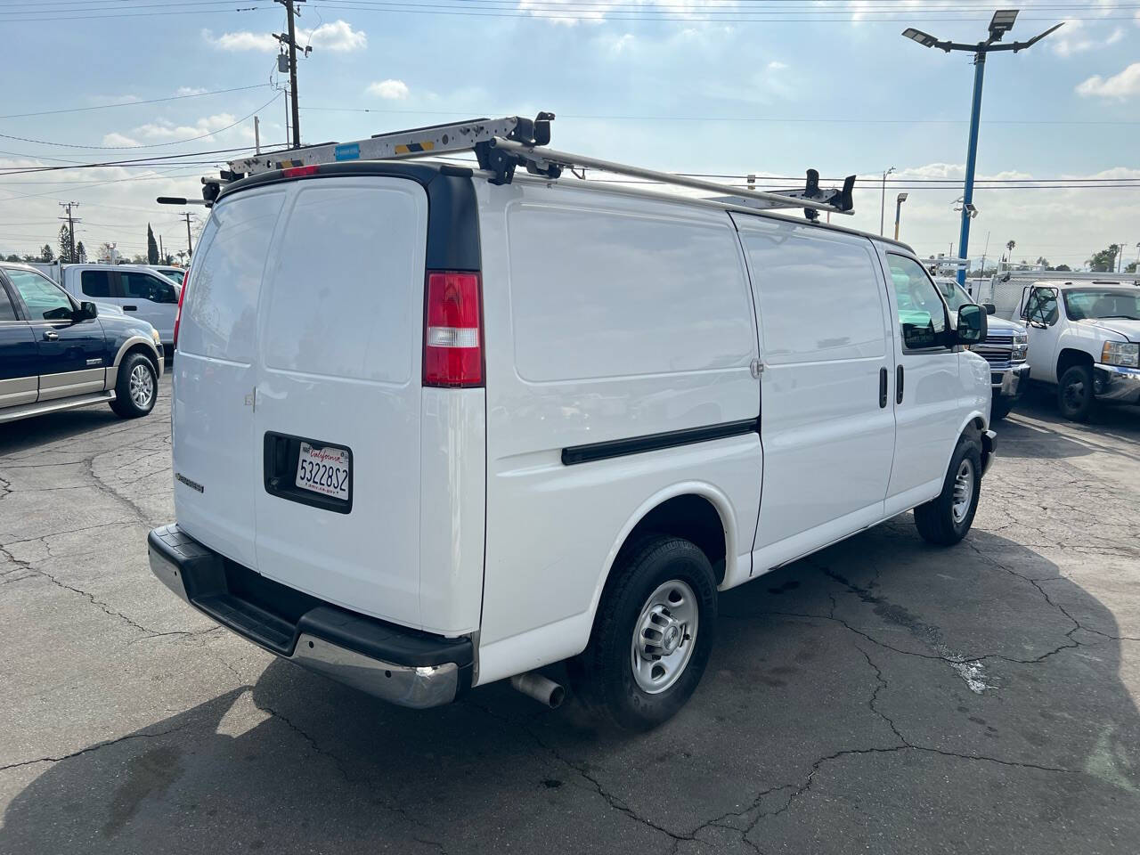 White, 2018 Chevrolet Express Image 13