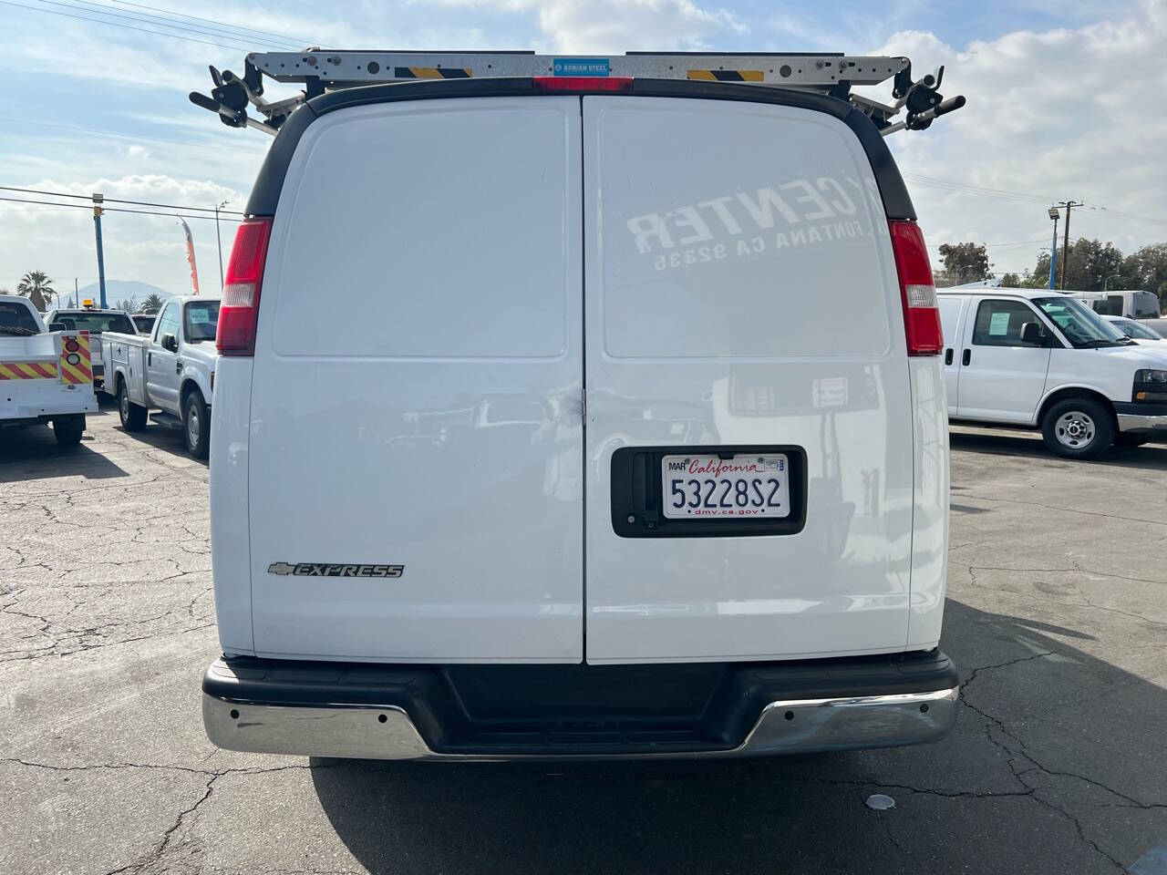 White, 2018 Chevrolet Express Image 14