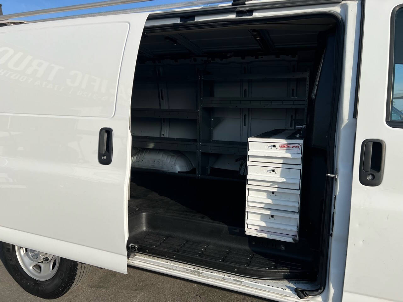 White, 2018 Chevrolet Express Image 7