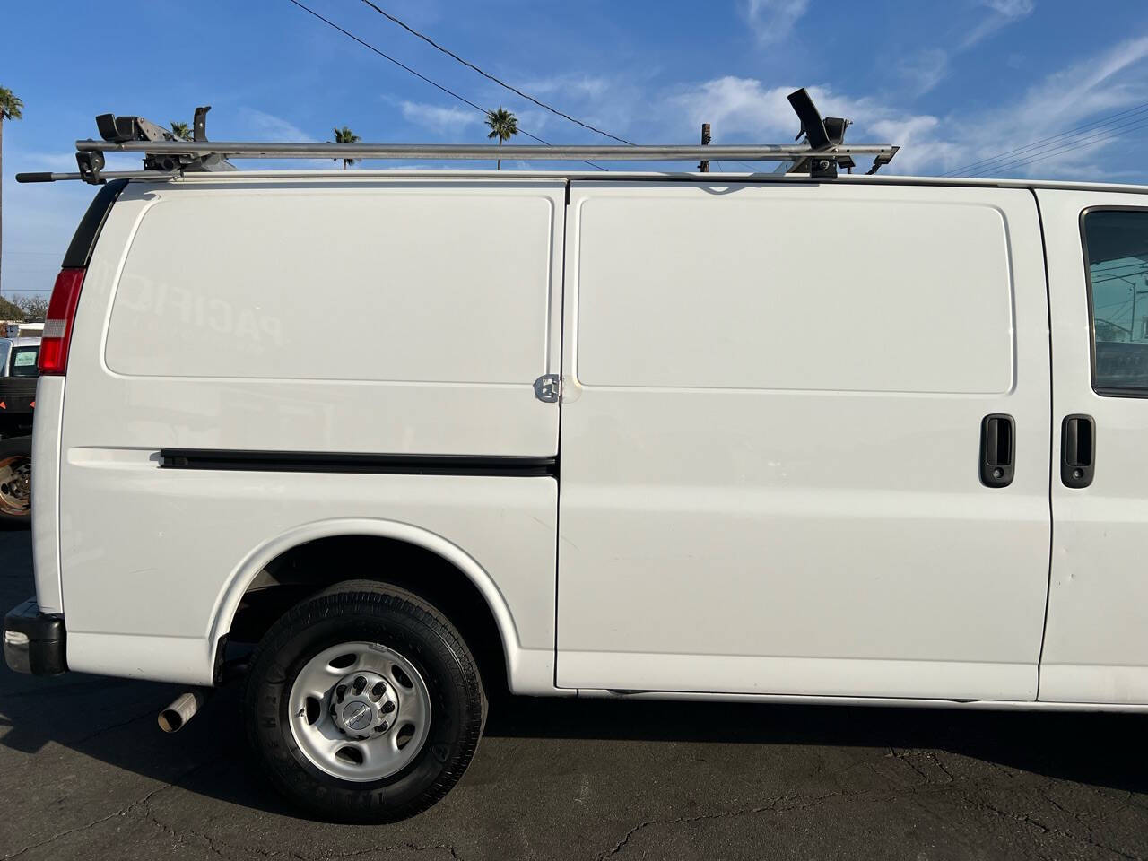 White, 2018 Chevrolet Express Image 6