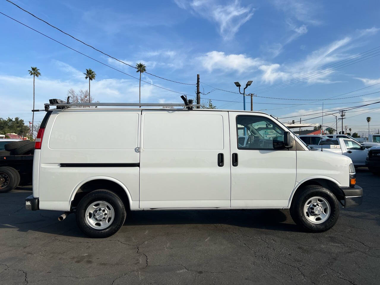 White, 2018 Chevrolet Express Image 4