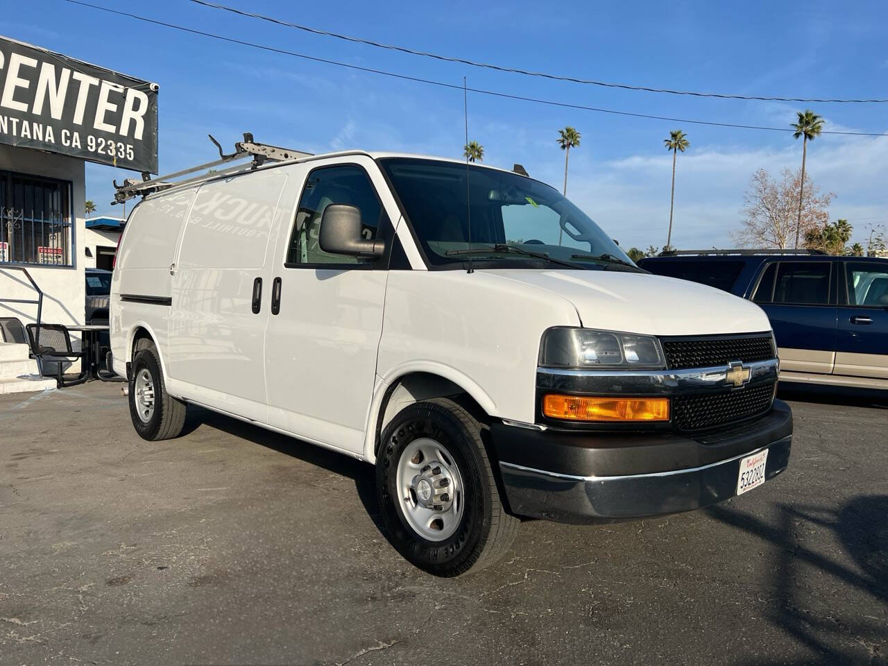 White, 2018 Chevrolet Express Image 3