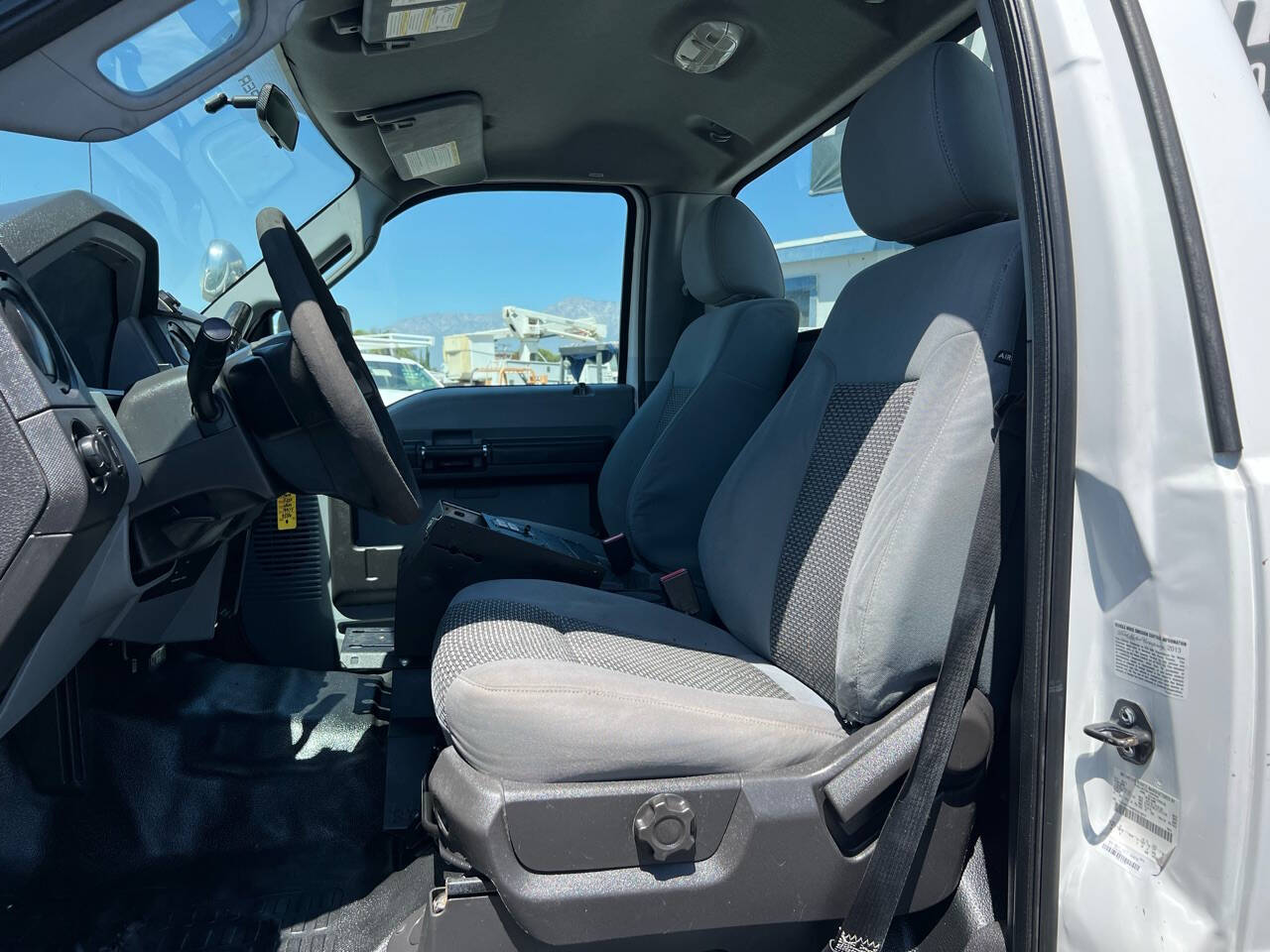 White, 2013 Ford F-350 Super Duty Image 21