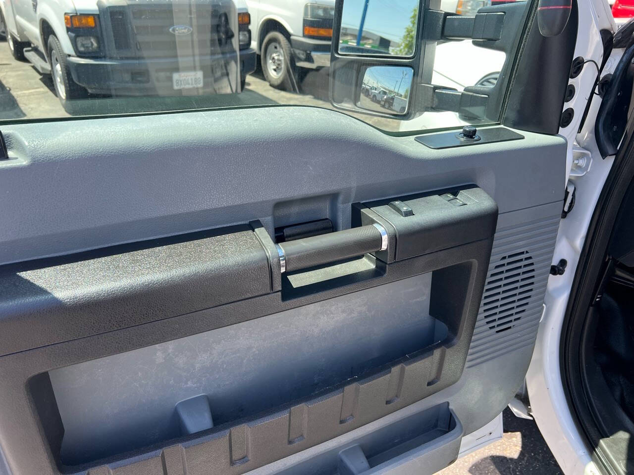 White, 2013 Ford F-350 Super Duty Image 20