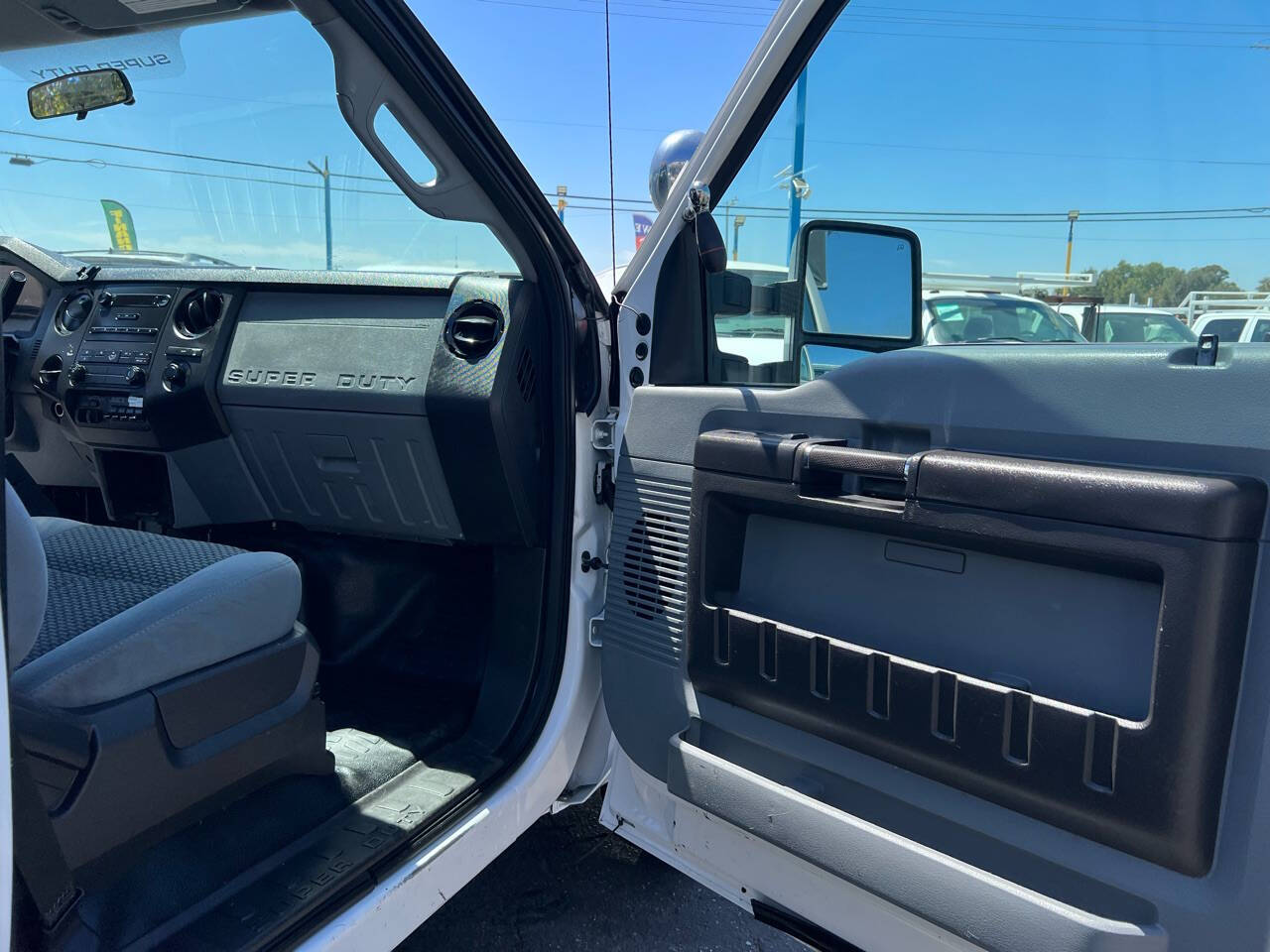 White, 2013 Ford F-350 Super Duty Image 24