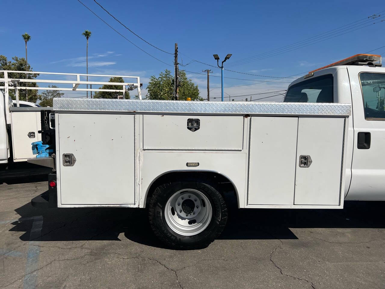 White, 2013 Ford F-350 Super Duty Image 6