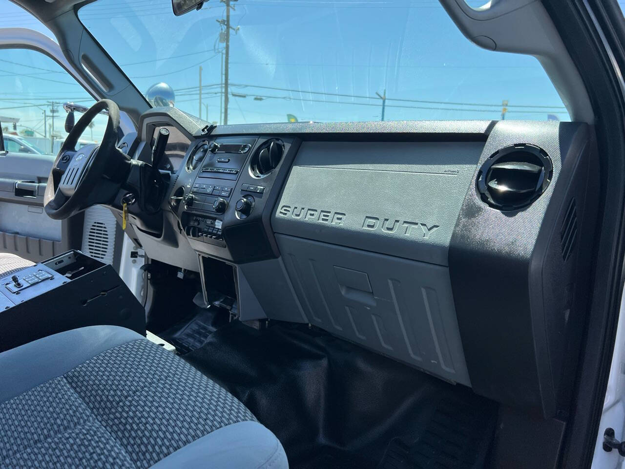 White, 2013 Ford F-350 Super Duty Image 25