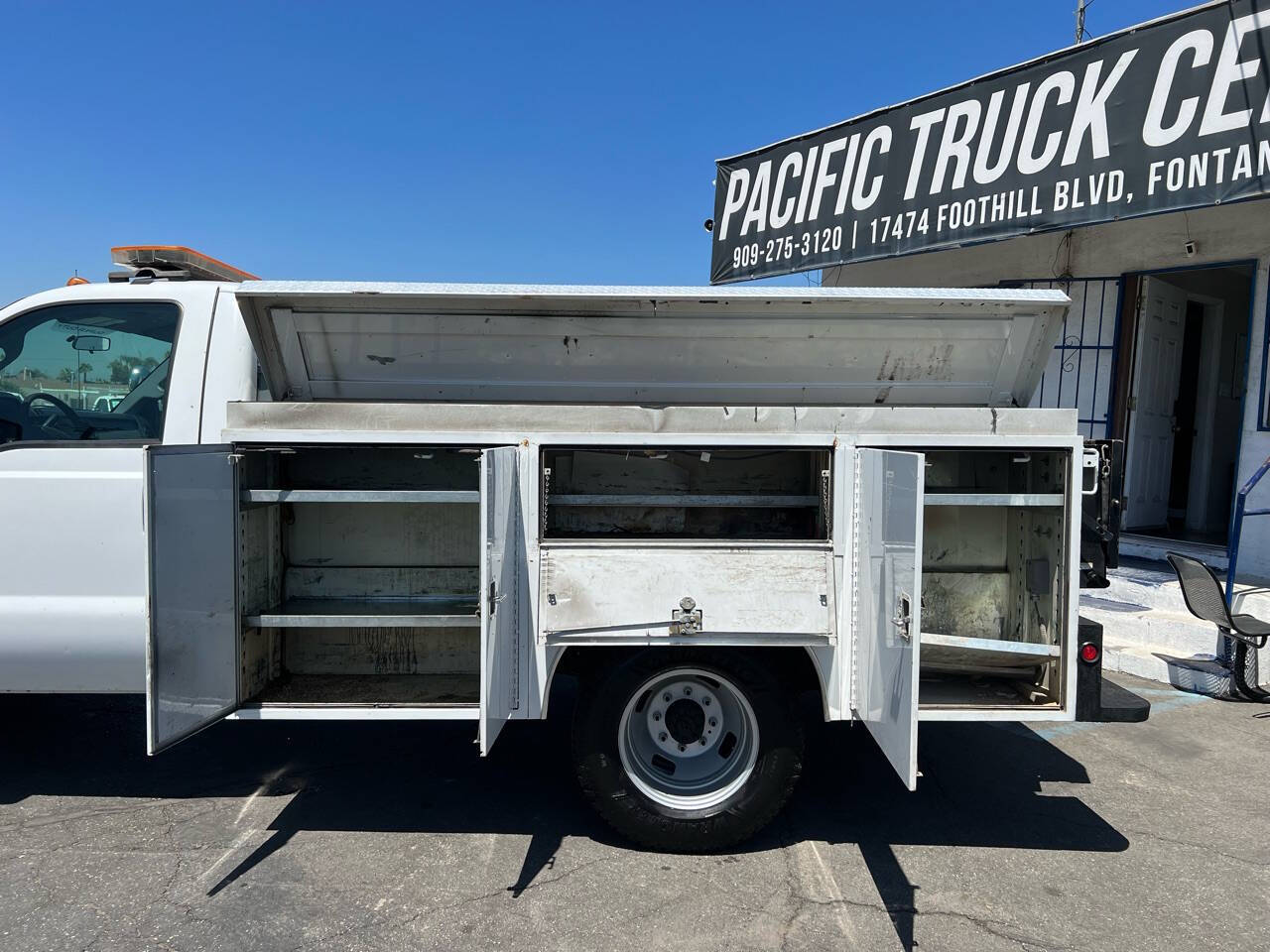 White, 2013 Ford F-350 Super Duty Image 18