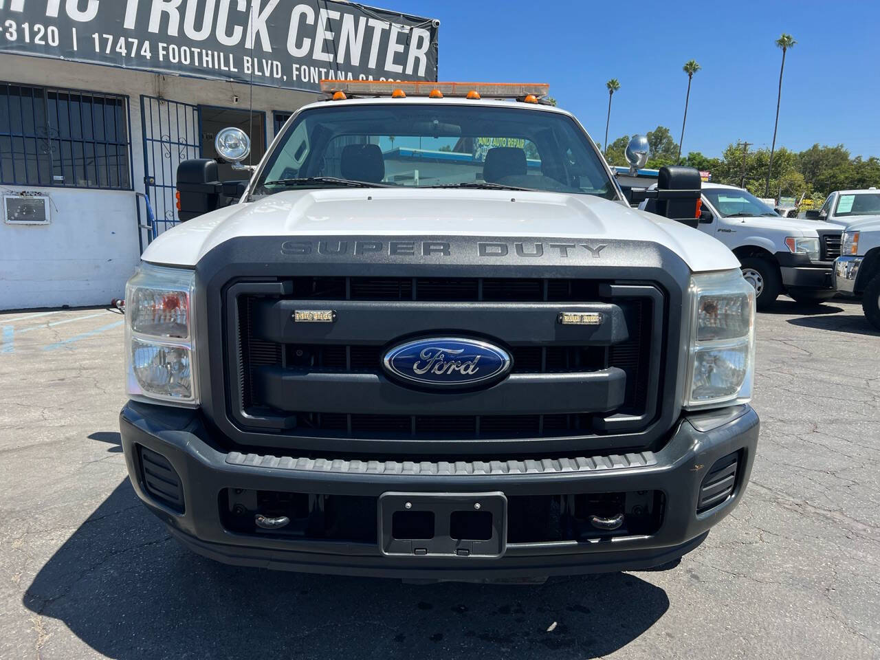 White, 2013 Ford F-350 Super Duty Image 2