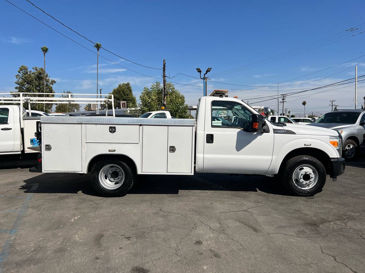 White, 2013 Ford F-350 Super Duty Image 4