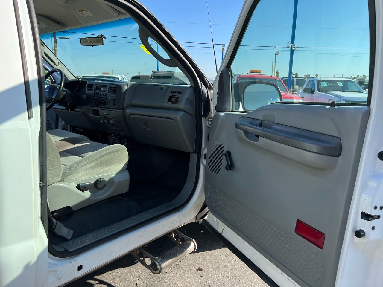 White, 2003 Ford F-350 Super Duty Image 23