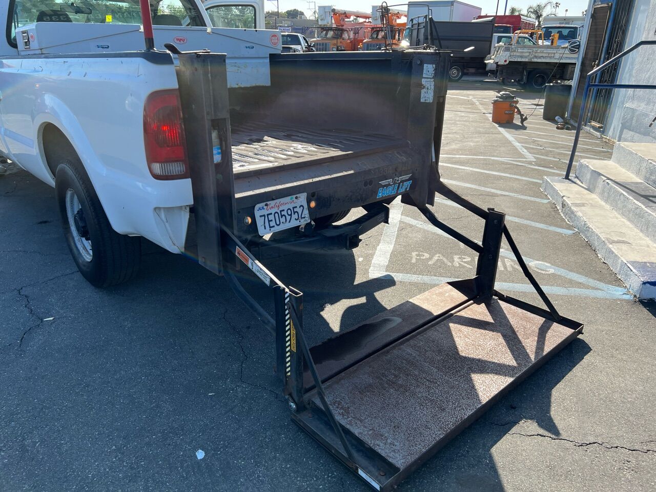 White, 2003 Ford F-350 Super Duty Image 13