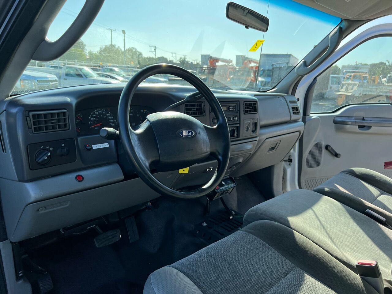 White, 2003 Ford F-350 Super Duty Image 17