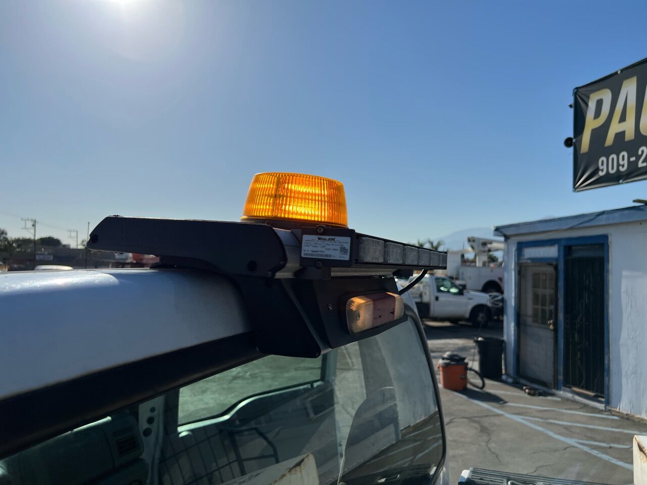 White, 2003 Ford F-350 Super Duty Image 16