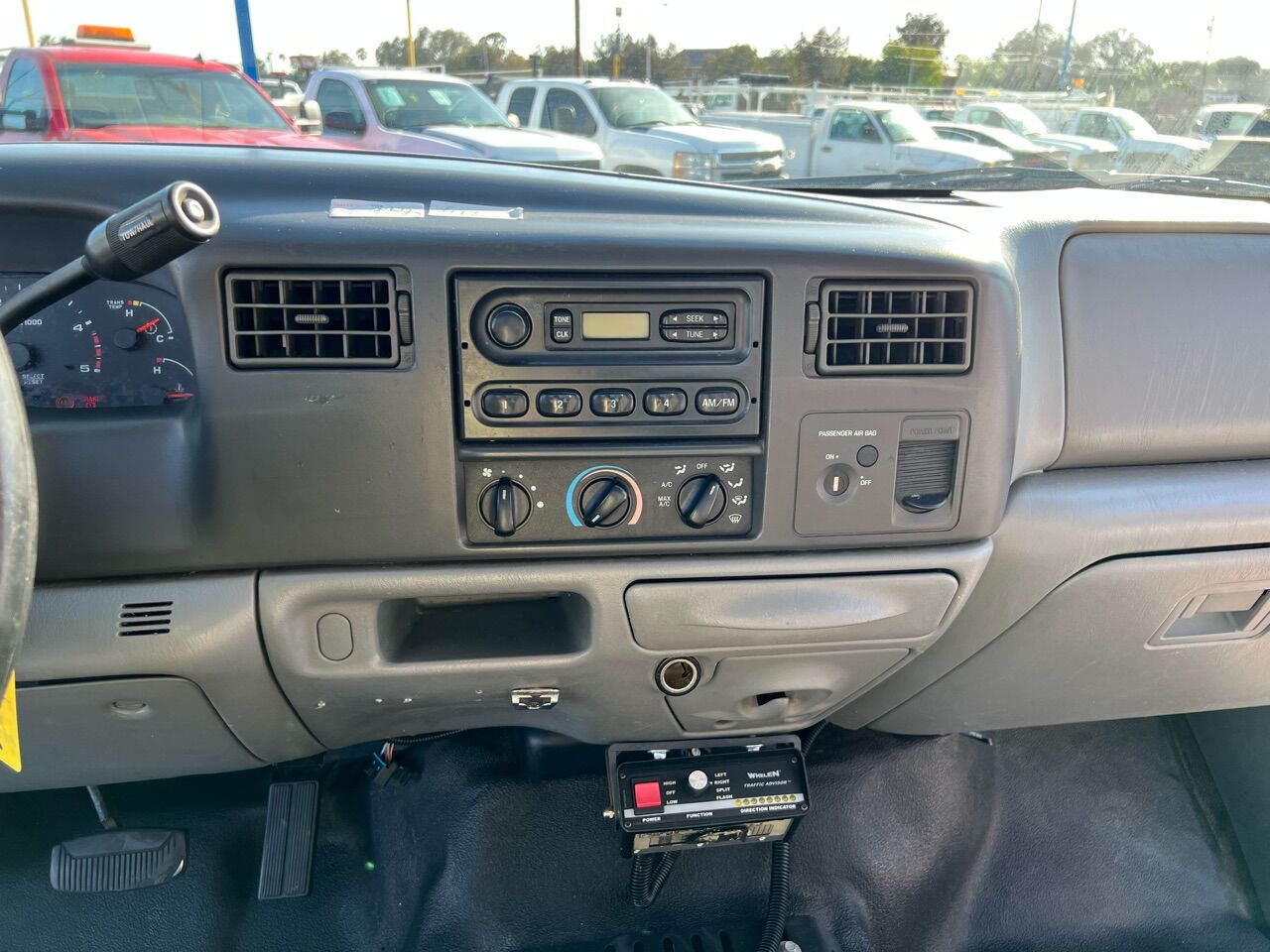 White, 2003 Ford F-350 Super Duty Image 21
