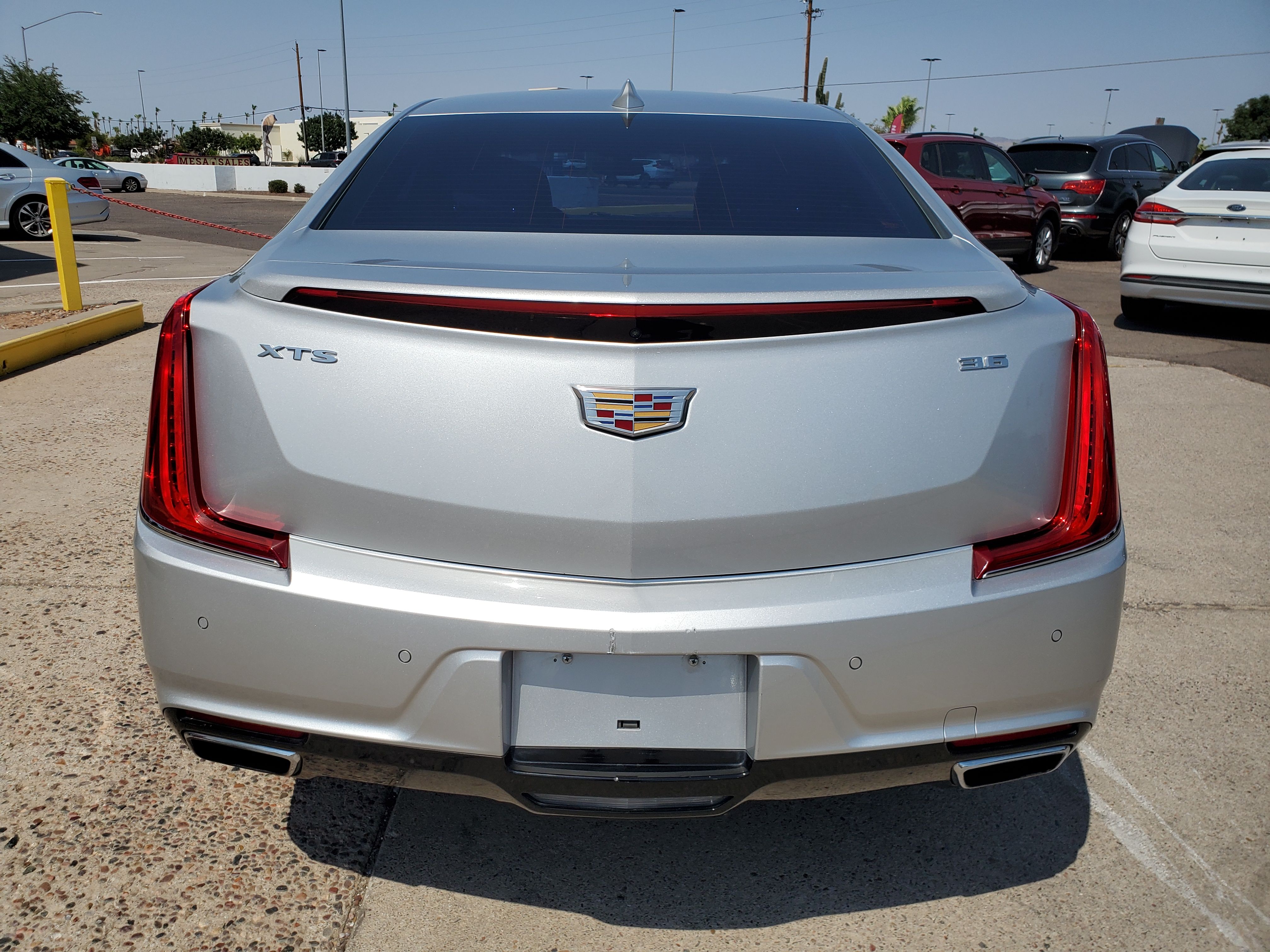 SILVER, 2019 CADILLAC XTS Image 4