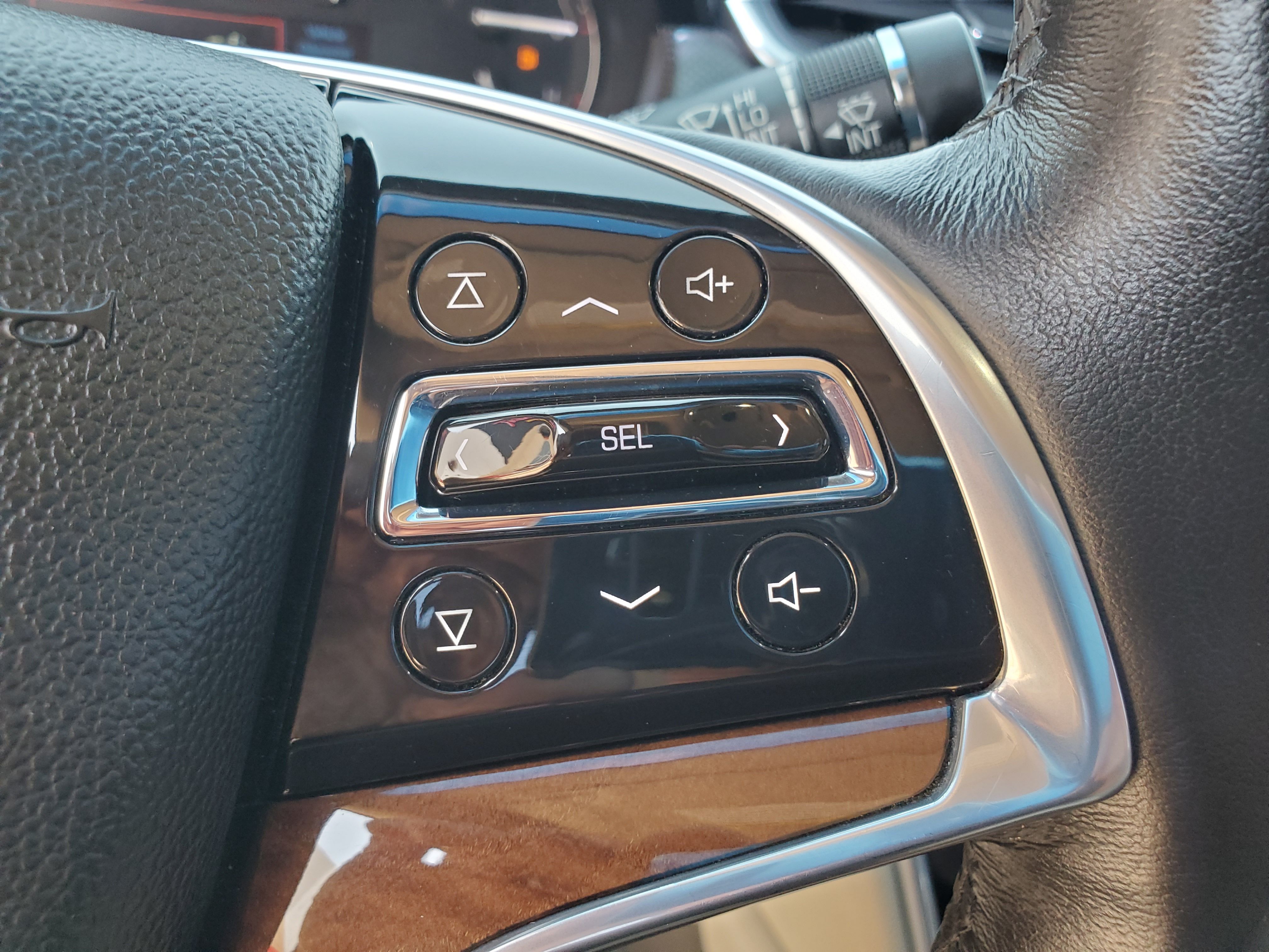 SILVER, 2019 CADILLAC XTS Image 25