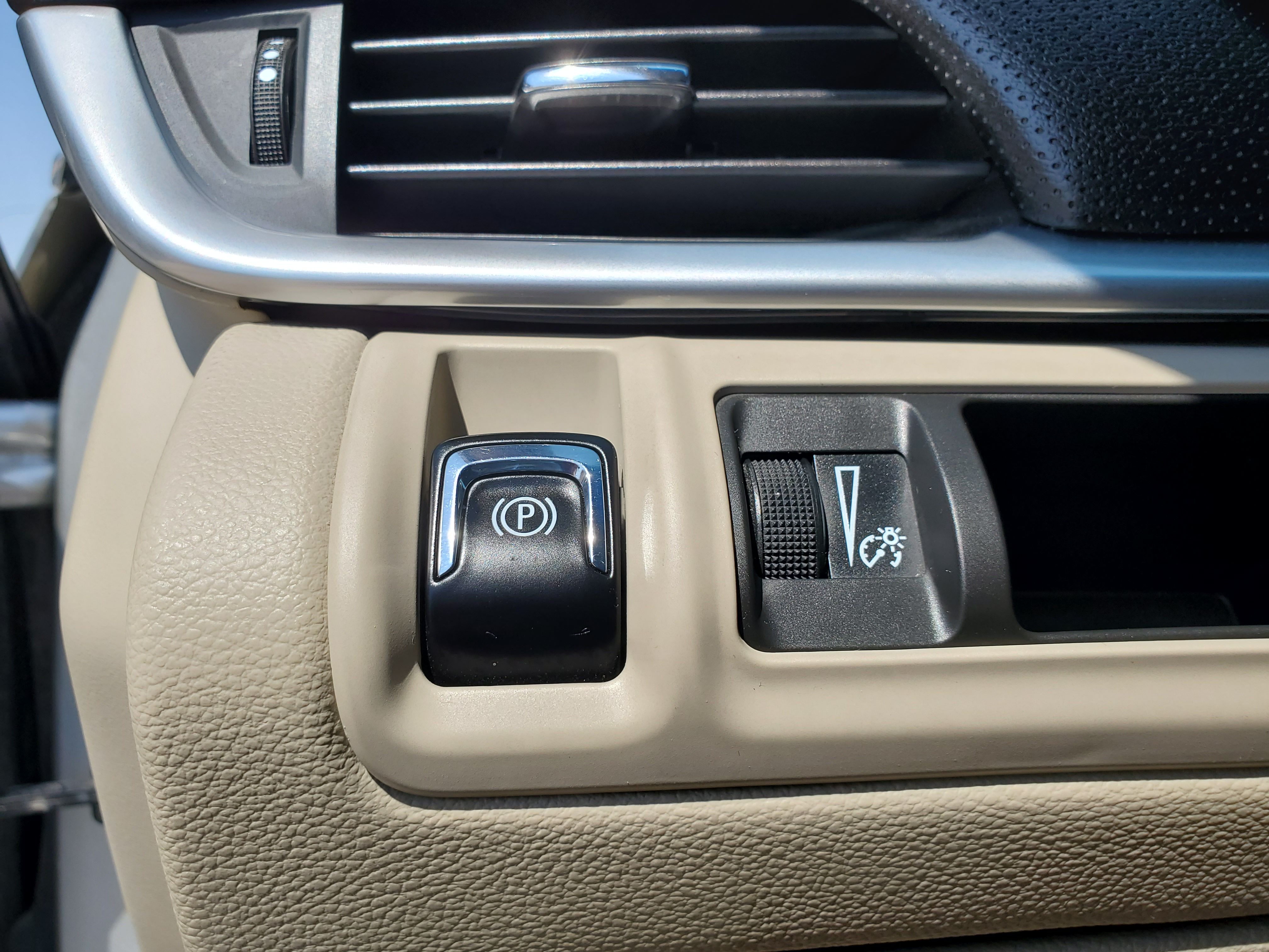 SILVER, 2019 CADILLAC XTS Image 29