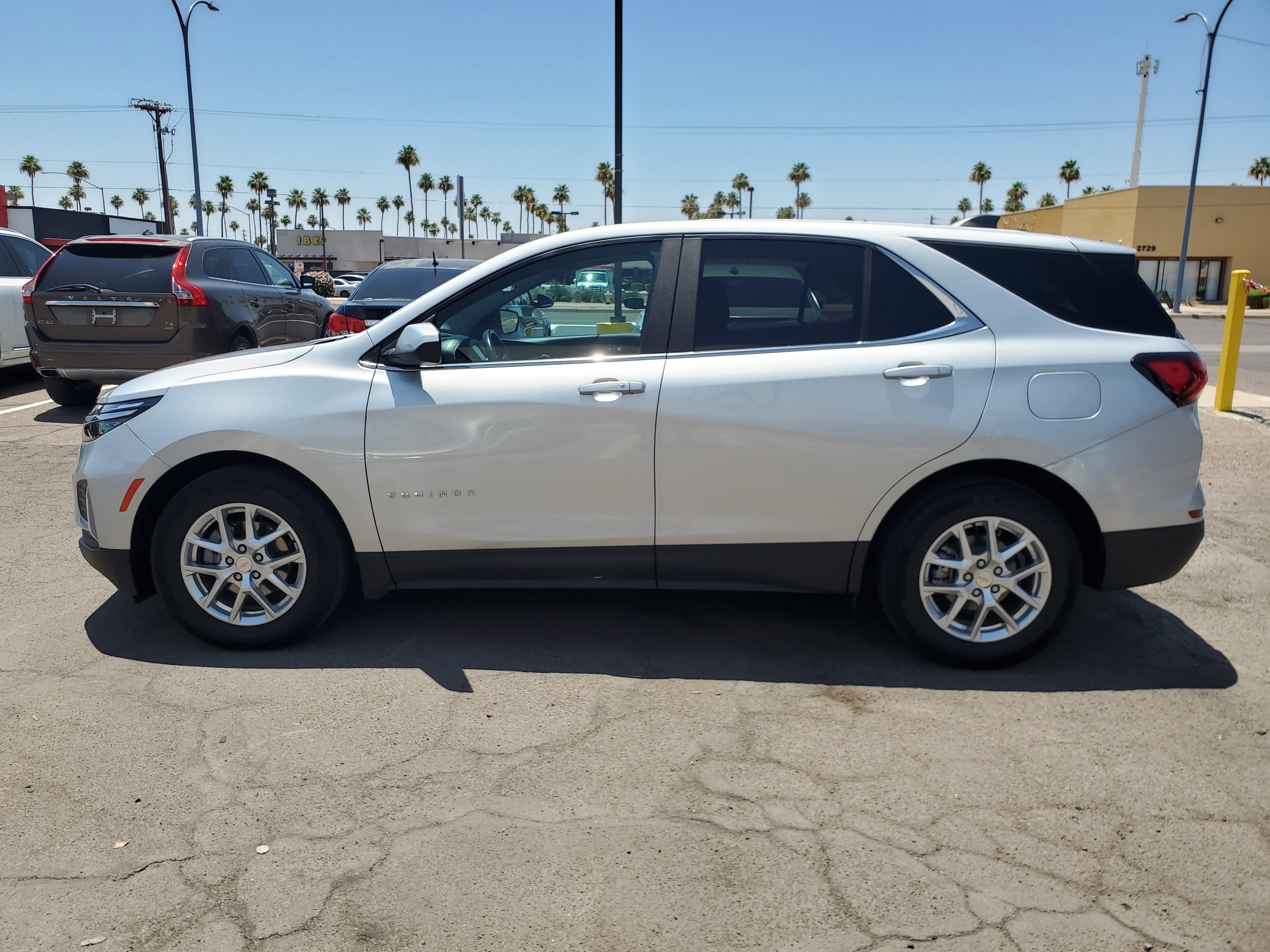 SILVER, 2022 CHEVROLET EQUINOX Image 2