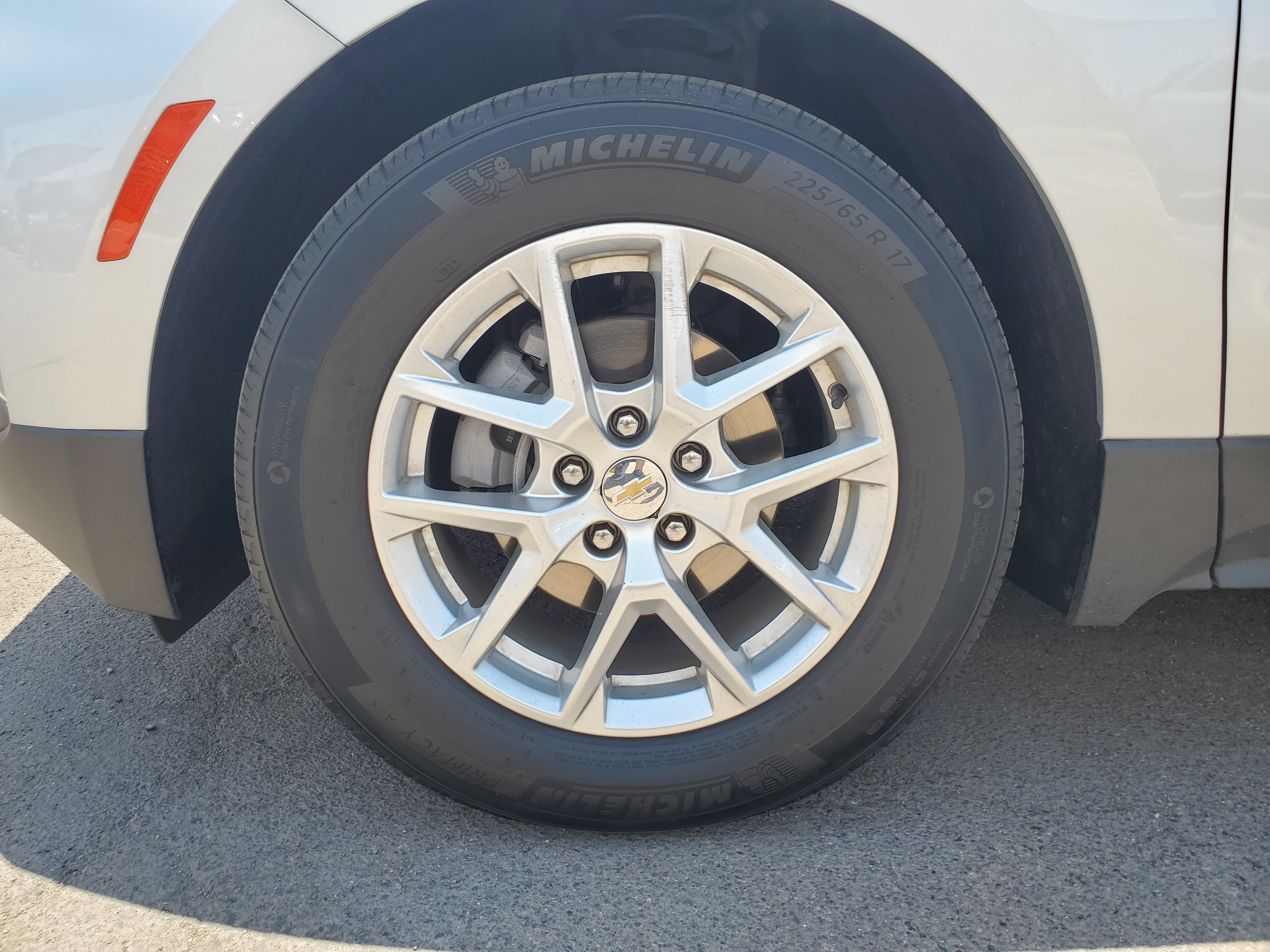 SILVER, 2022 CHEVROLET EQUINOX Image 17