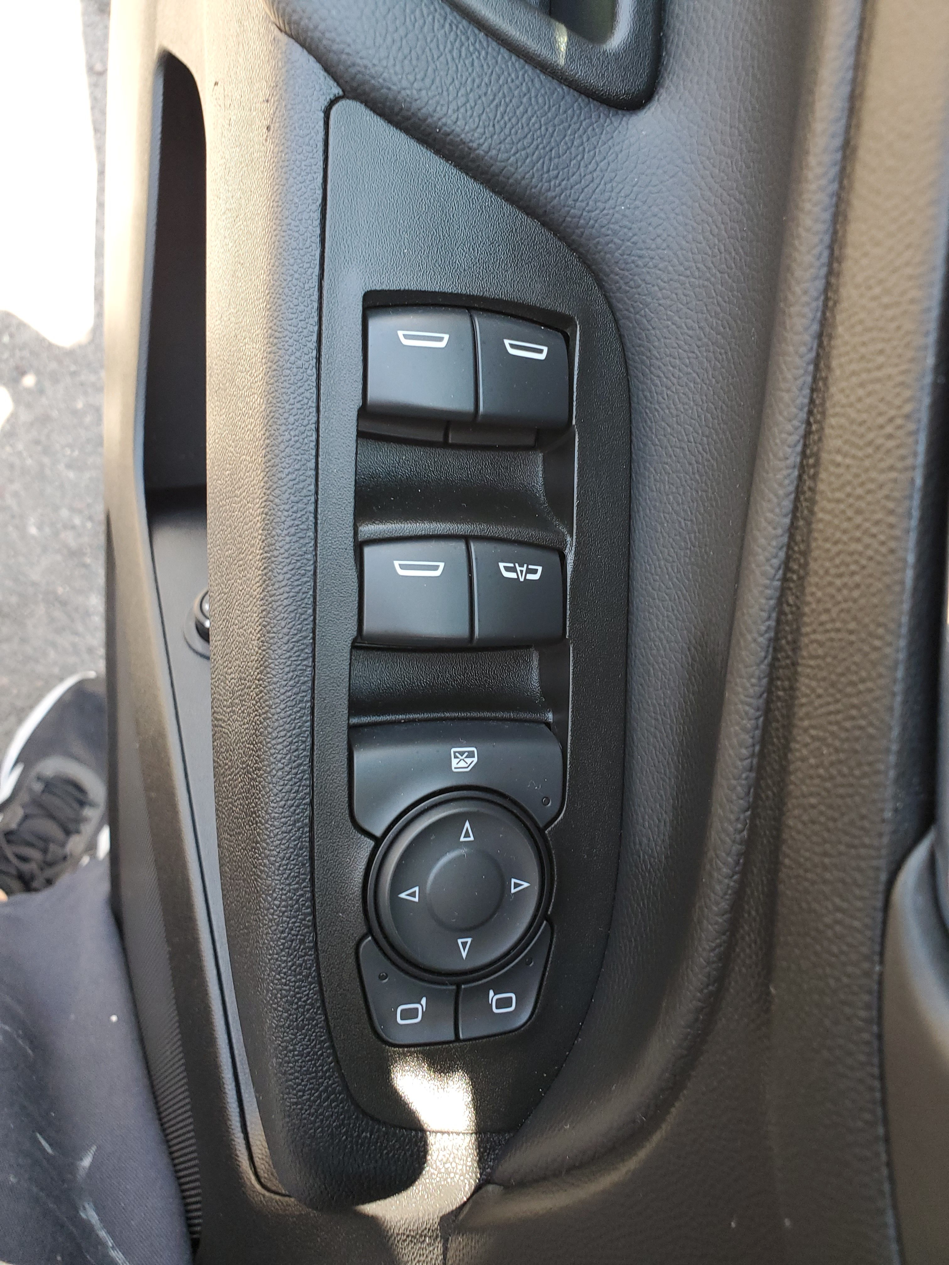 SILVER, 2022 CHEVROLET EQUINOX Image 19