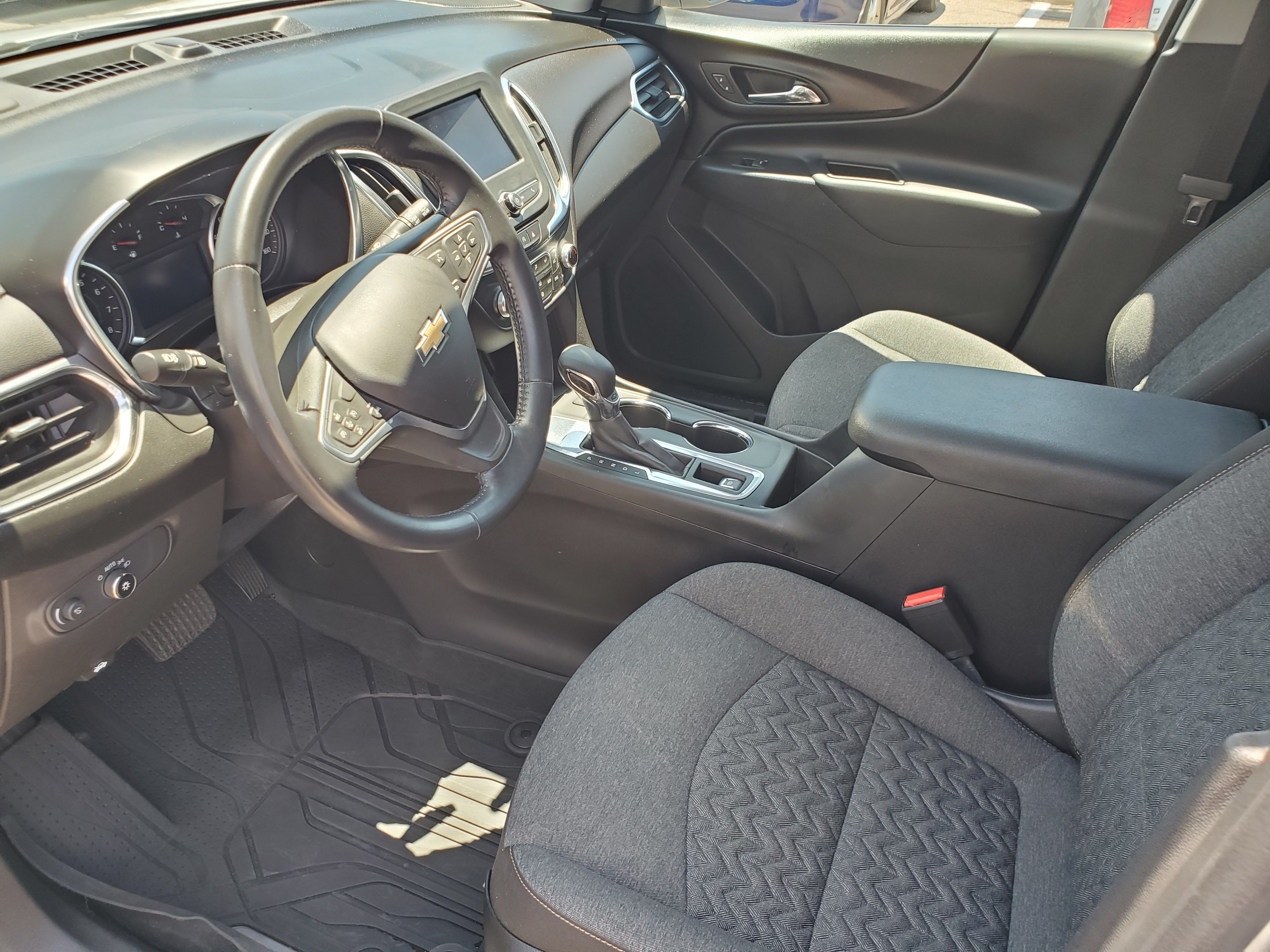 SILVER, 2022 CHEVROLET EQUINOX Image 20