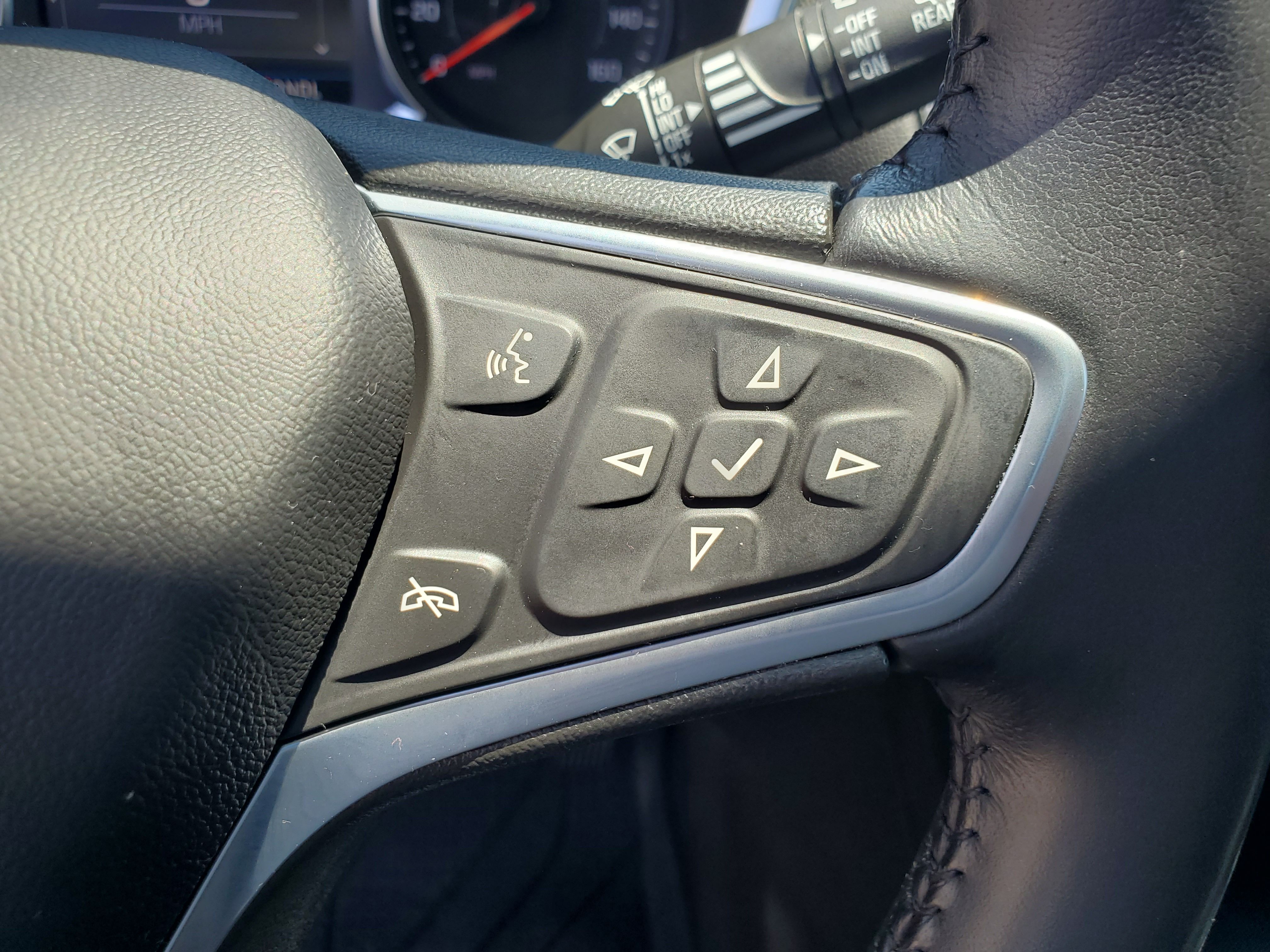 SILVER, 2022 CHEVROLET EQUINOX Image 23