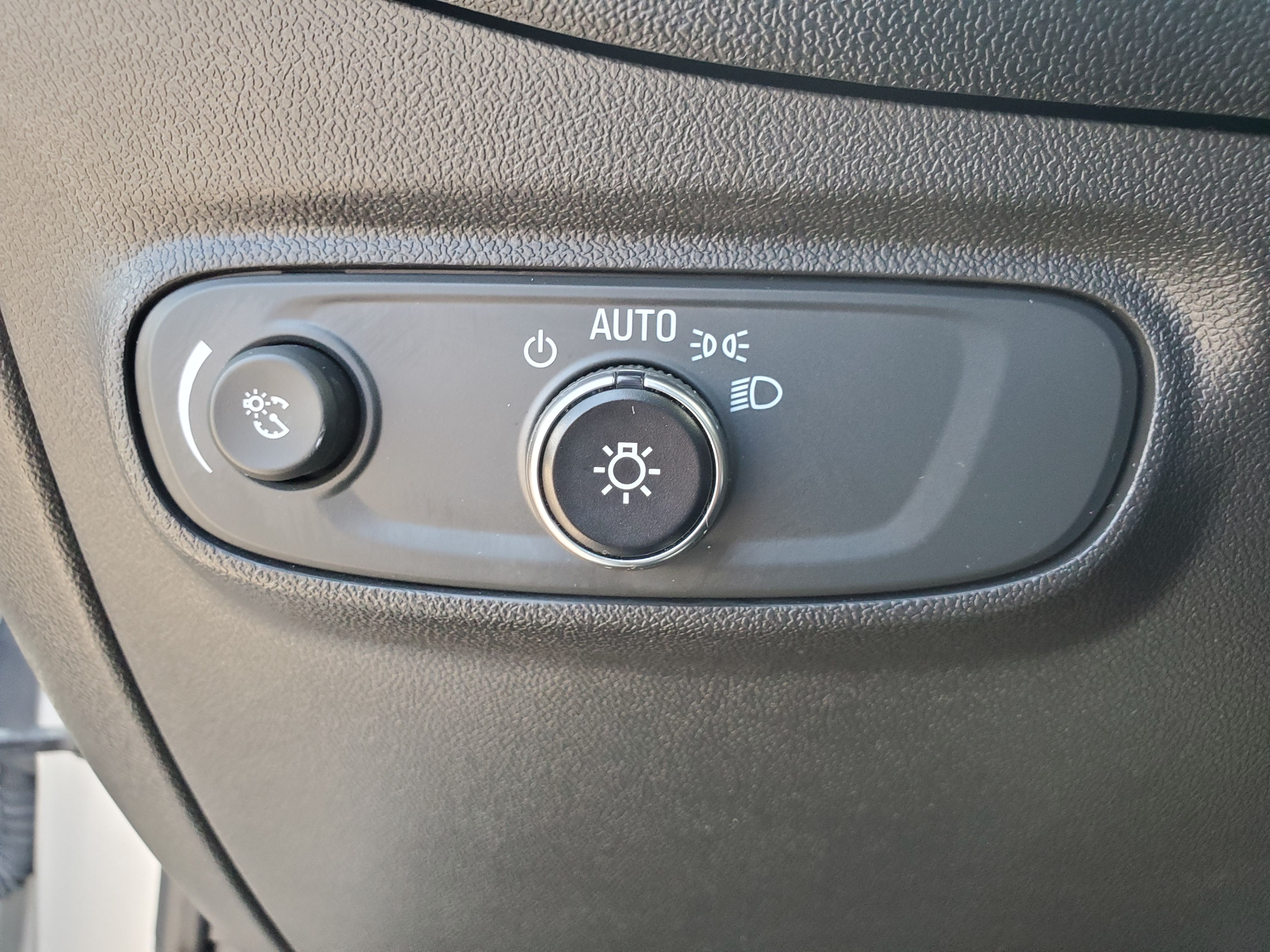 SILVER, 2022 CHEVROLET EQUINOX Image 27