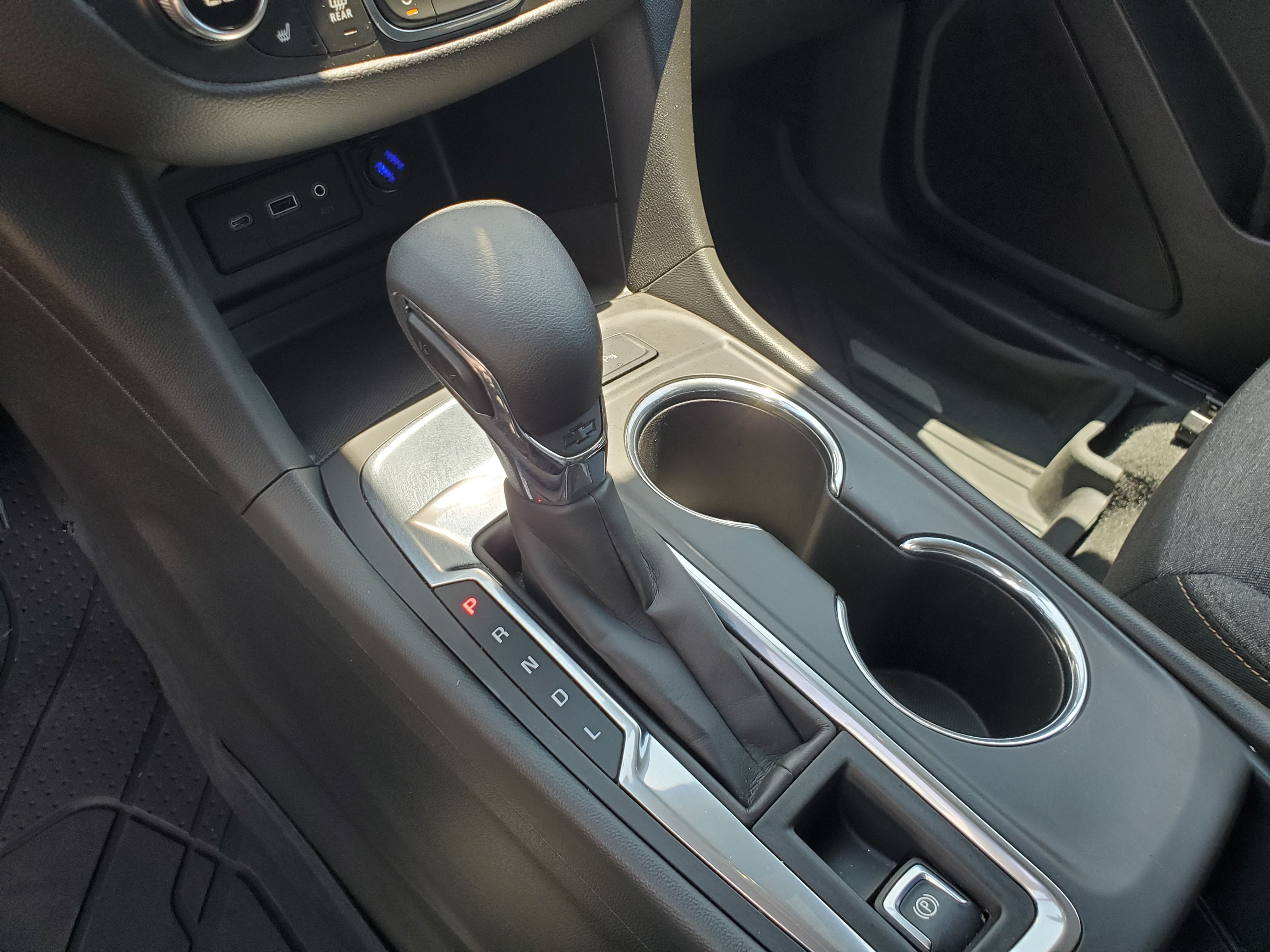 SILVER, 2022 CHEVROLET EQUINOX Image 30