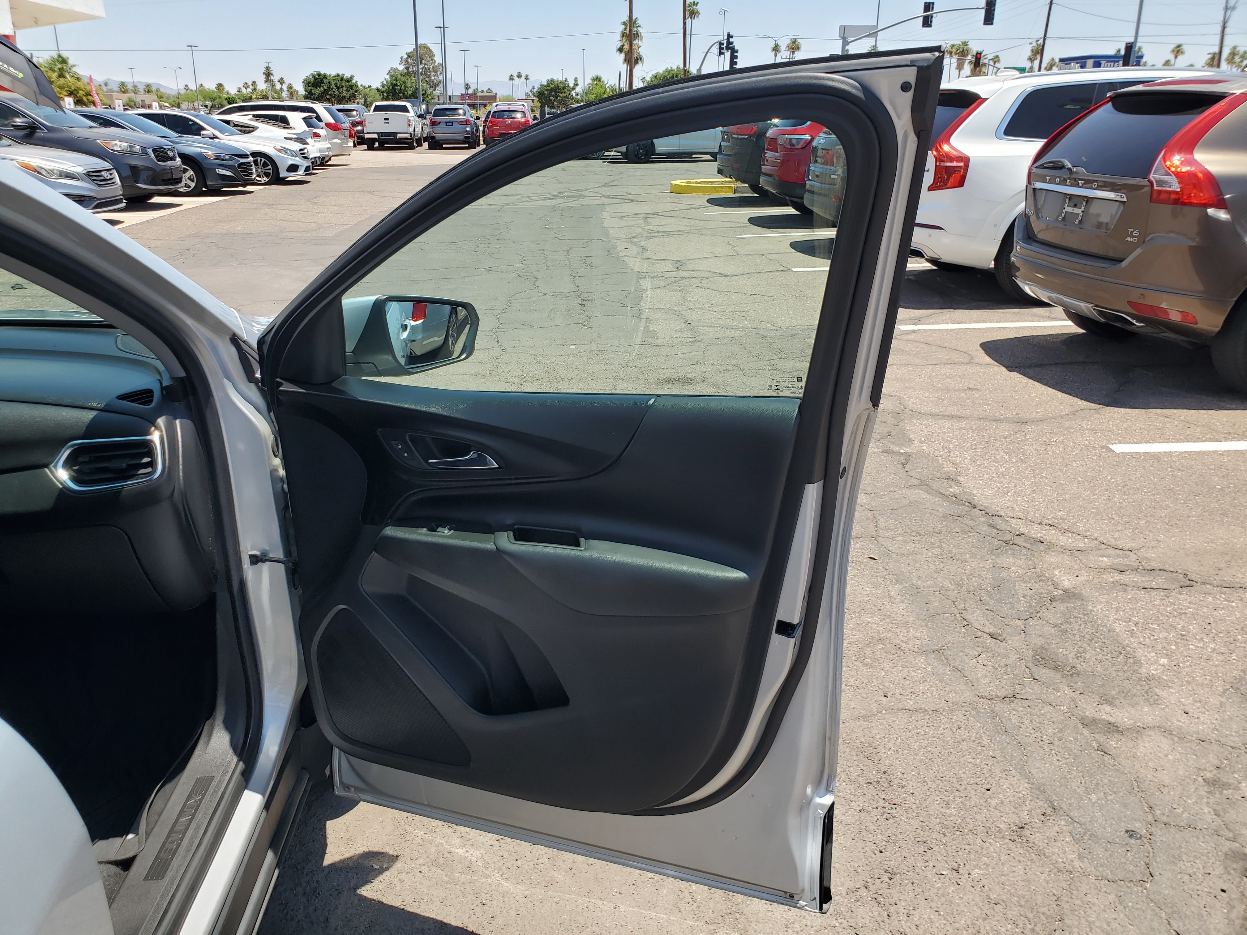 SILVER, 2022 CHEVROLET EQUINOX Image 32