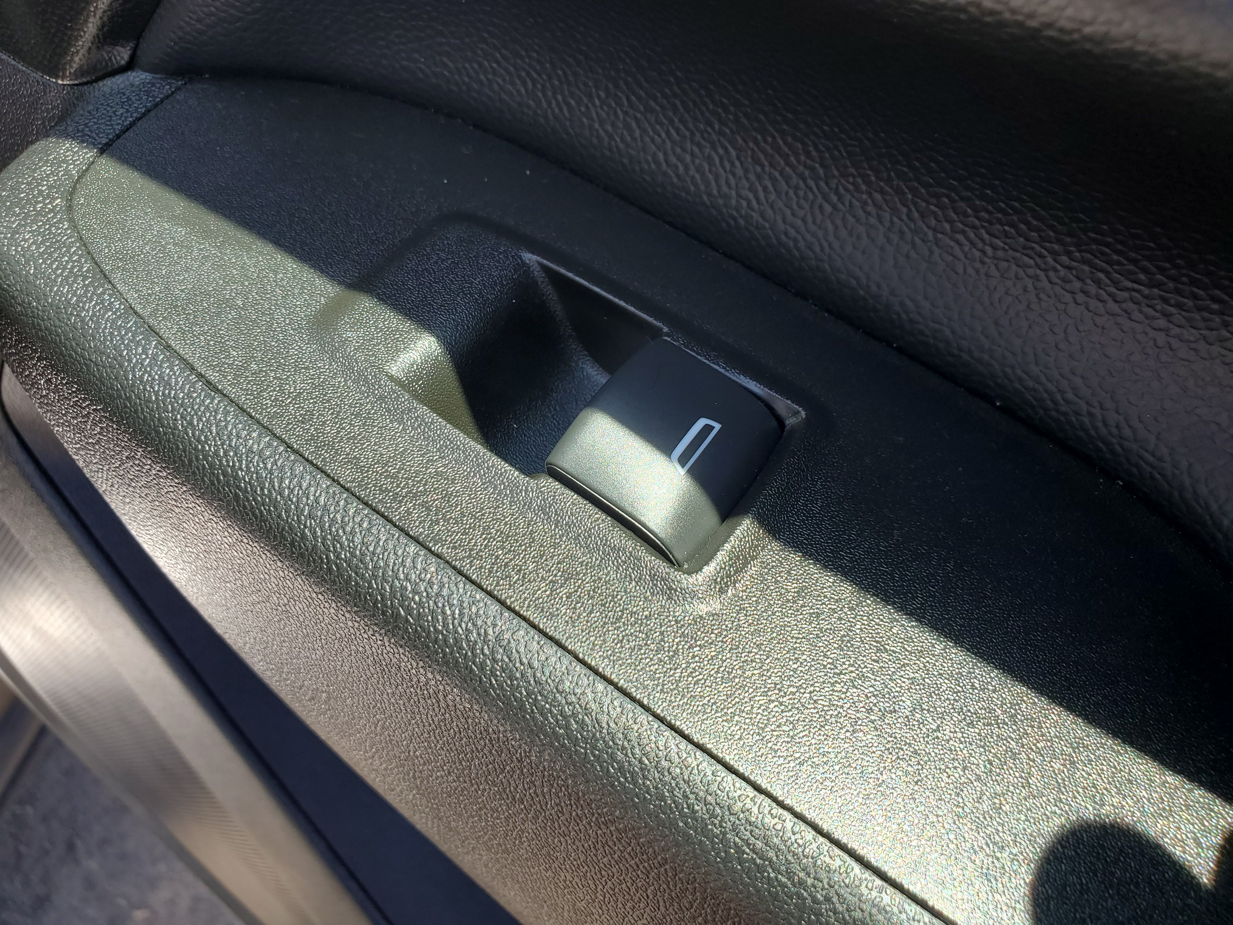 SILVER, 2022 CHEVROLET EQUINOX Image 33