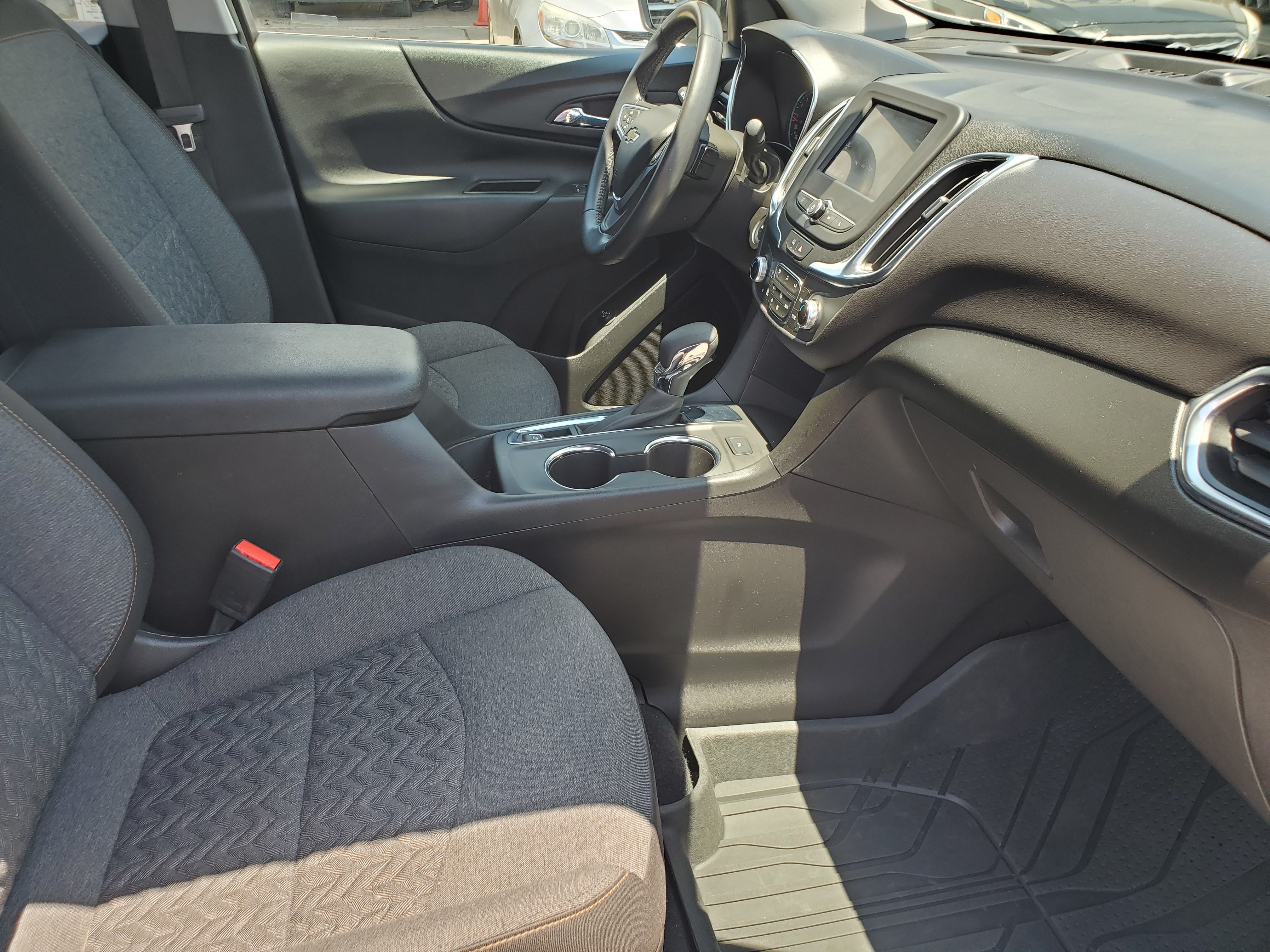 SILVER, 2022 CHEVROLET EQUINOX Image 34