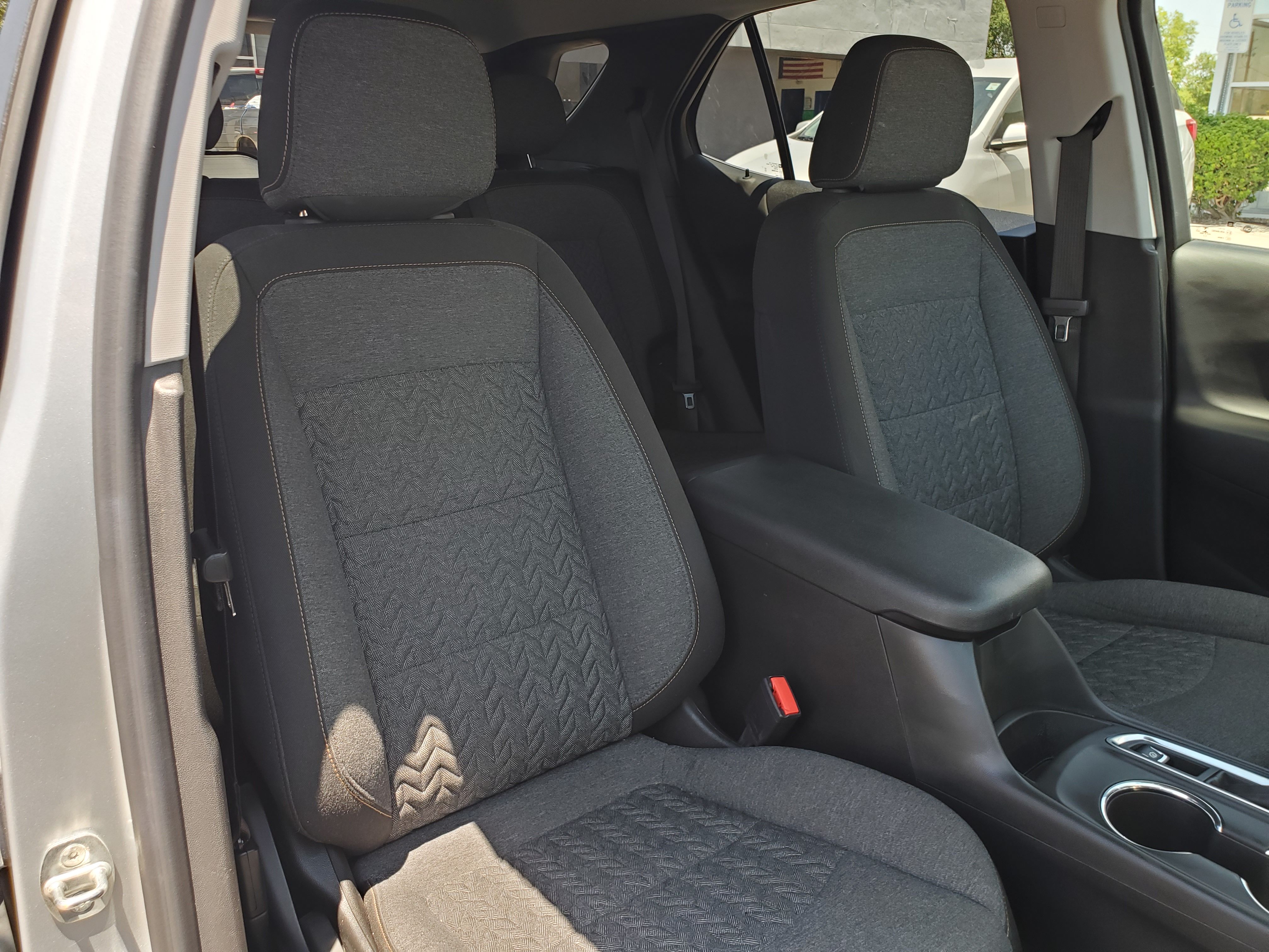 SILVER, 2022 CHEVROLET EQUINOX Image 35