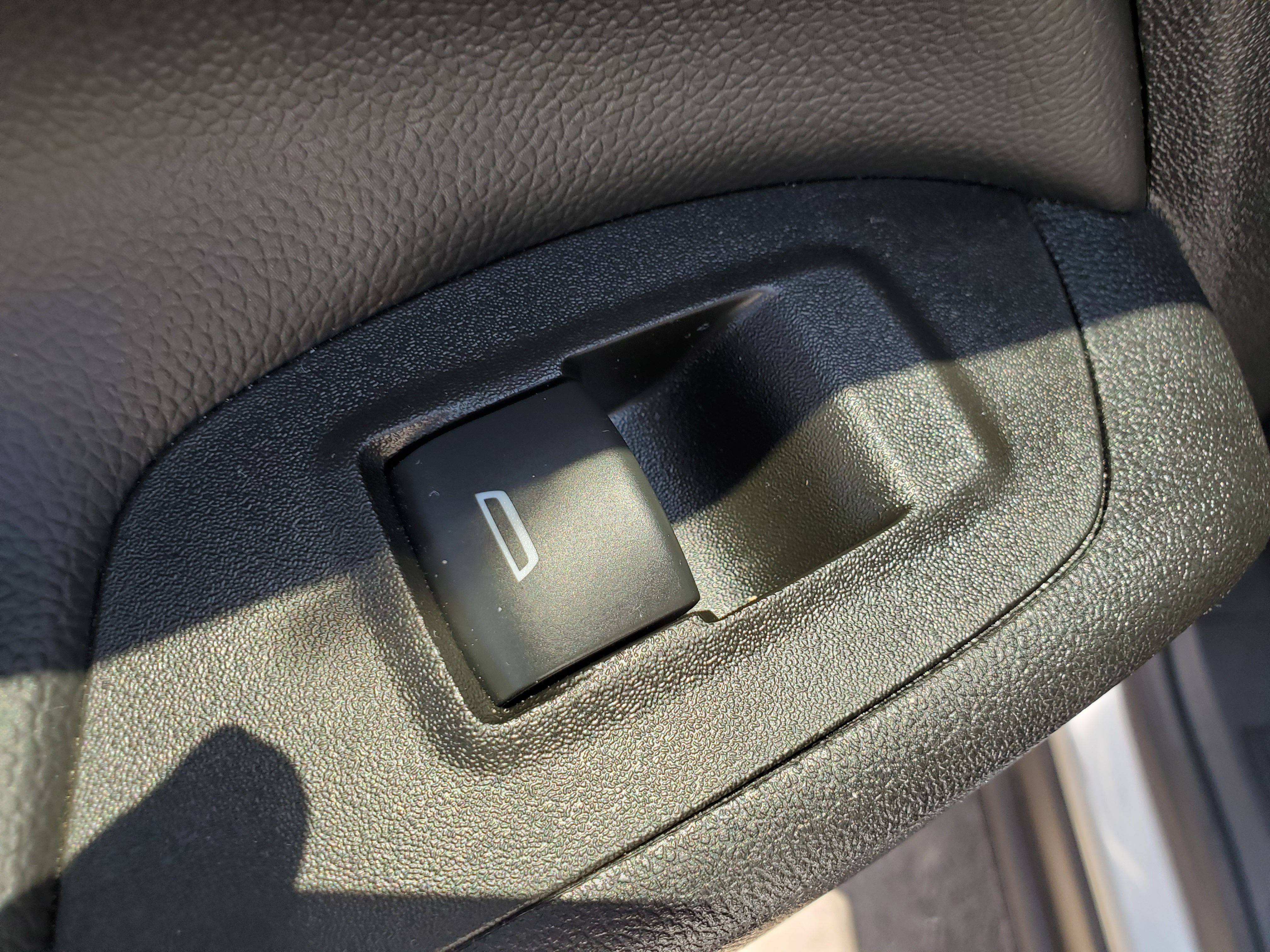 SILVER, 2022 CHEVROLET EQUINOX Image 37