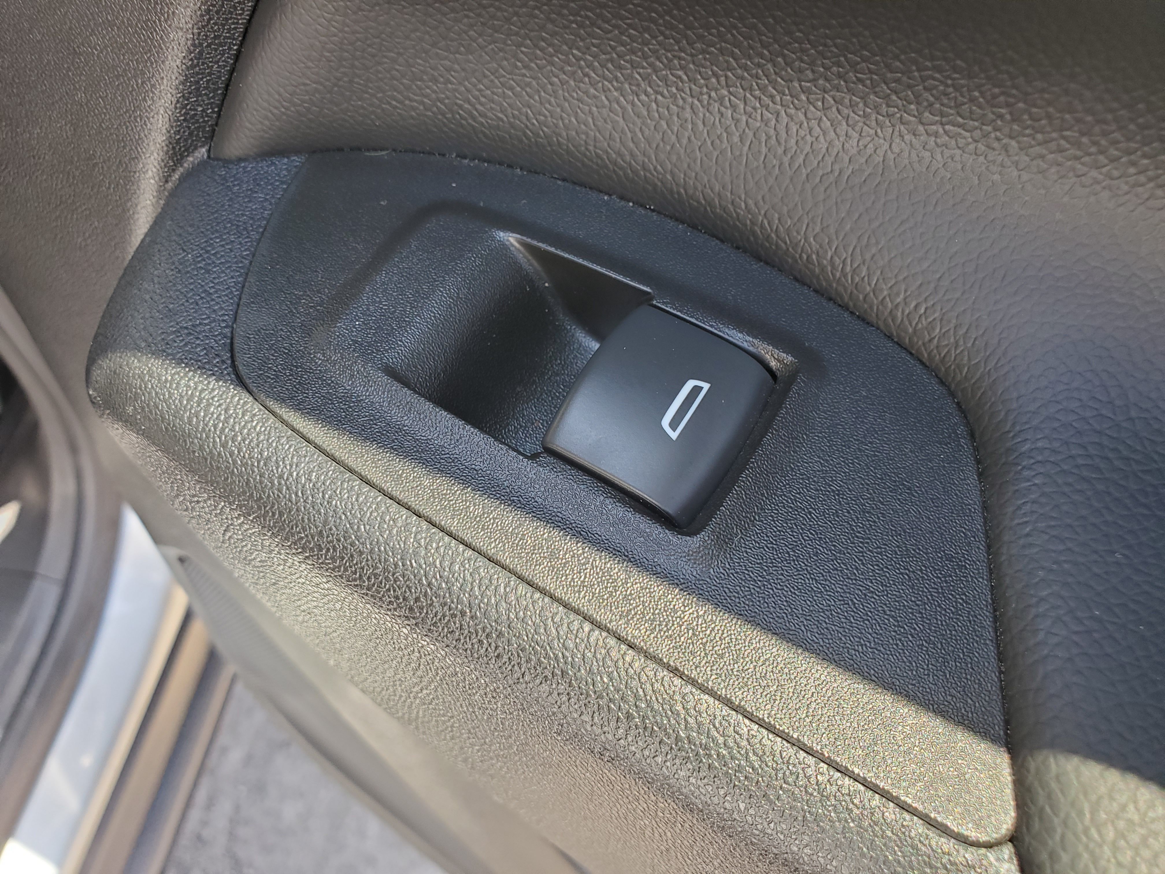 SILVER, 2022 CHEVROLET EQUINOX Image 42