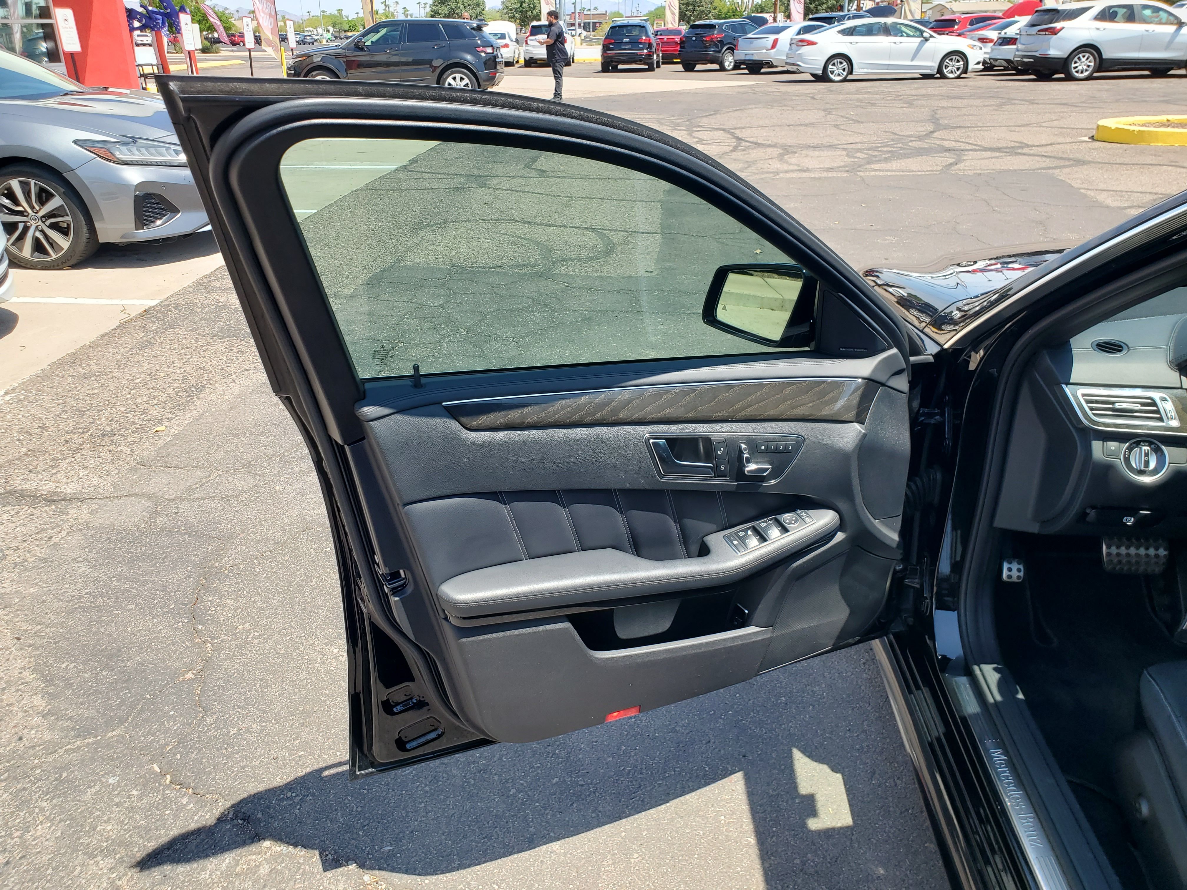 BLACK, 2016 MERCEDES-BENZ E-CLASS Image 17