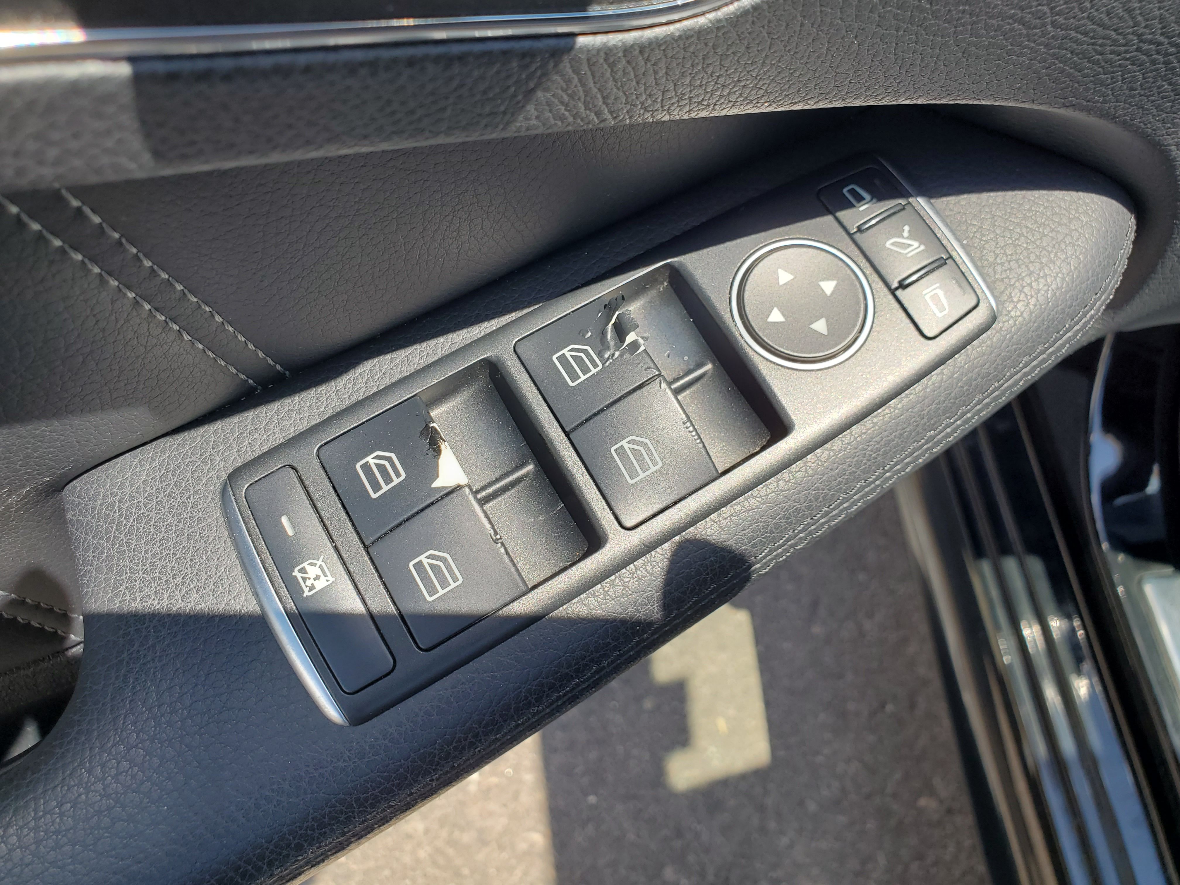 BLACK, 2016 MERCEDES-BENZ E-CLASS Image 18