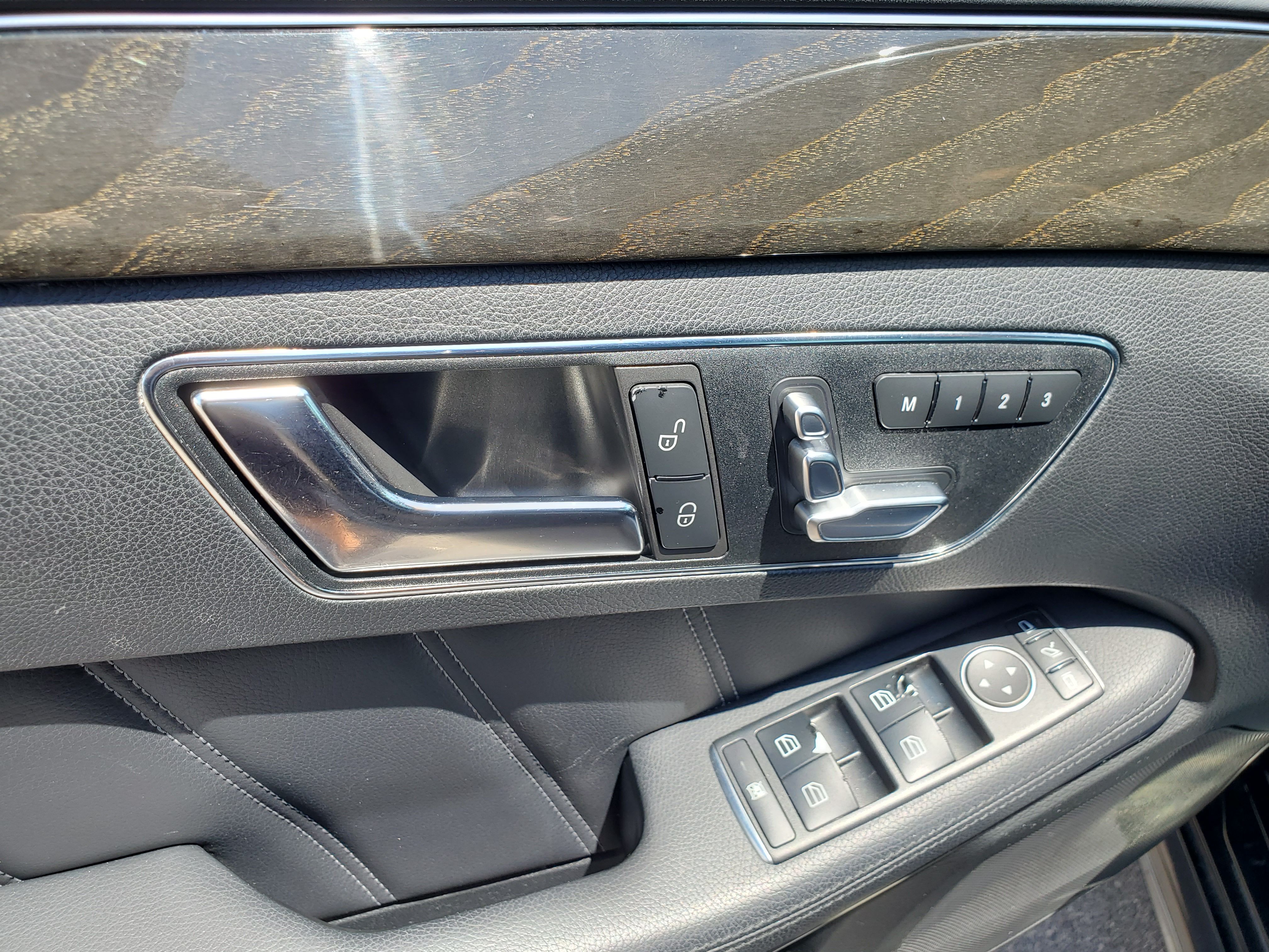 BLACK, 2016 MERCEDES-BENZ E-CLASS Image 19