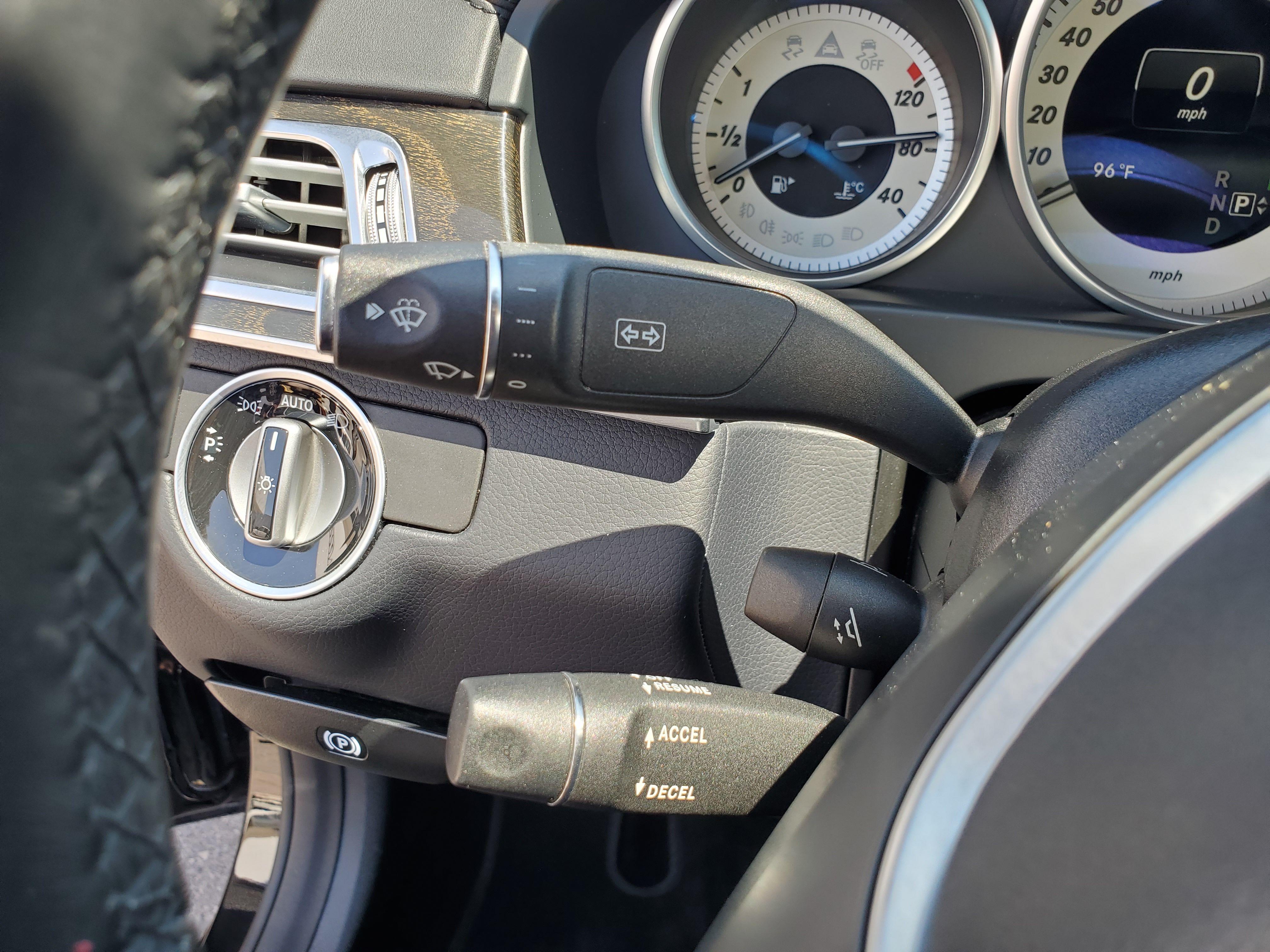 BLACK, 2016 MERCEDES-BENZ E-CLASS Image 26