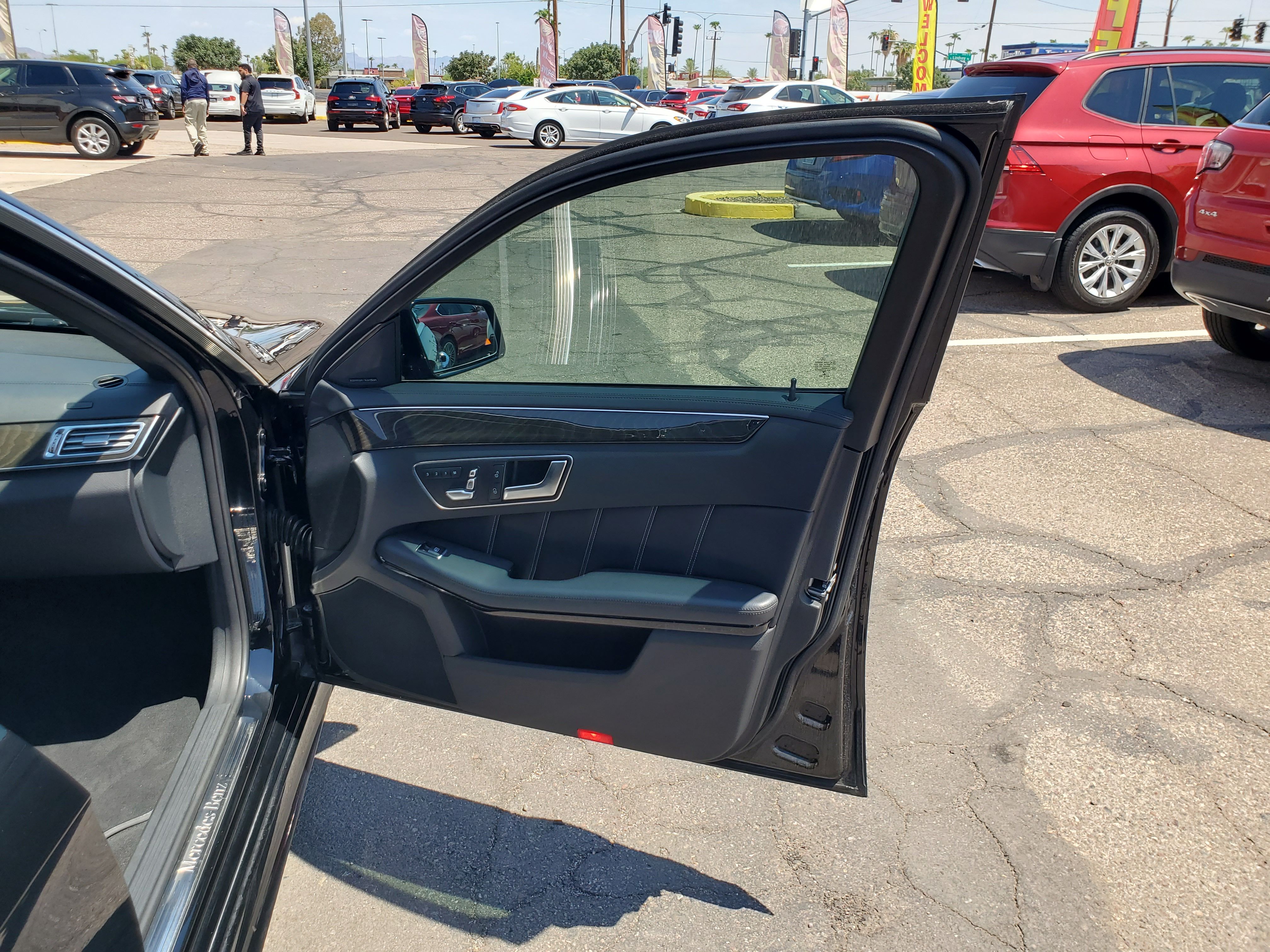 BLACK, 2016 MERCEDES-BENZ E-CLASS Image 35