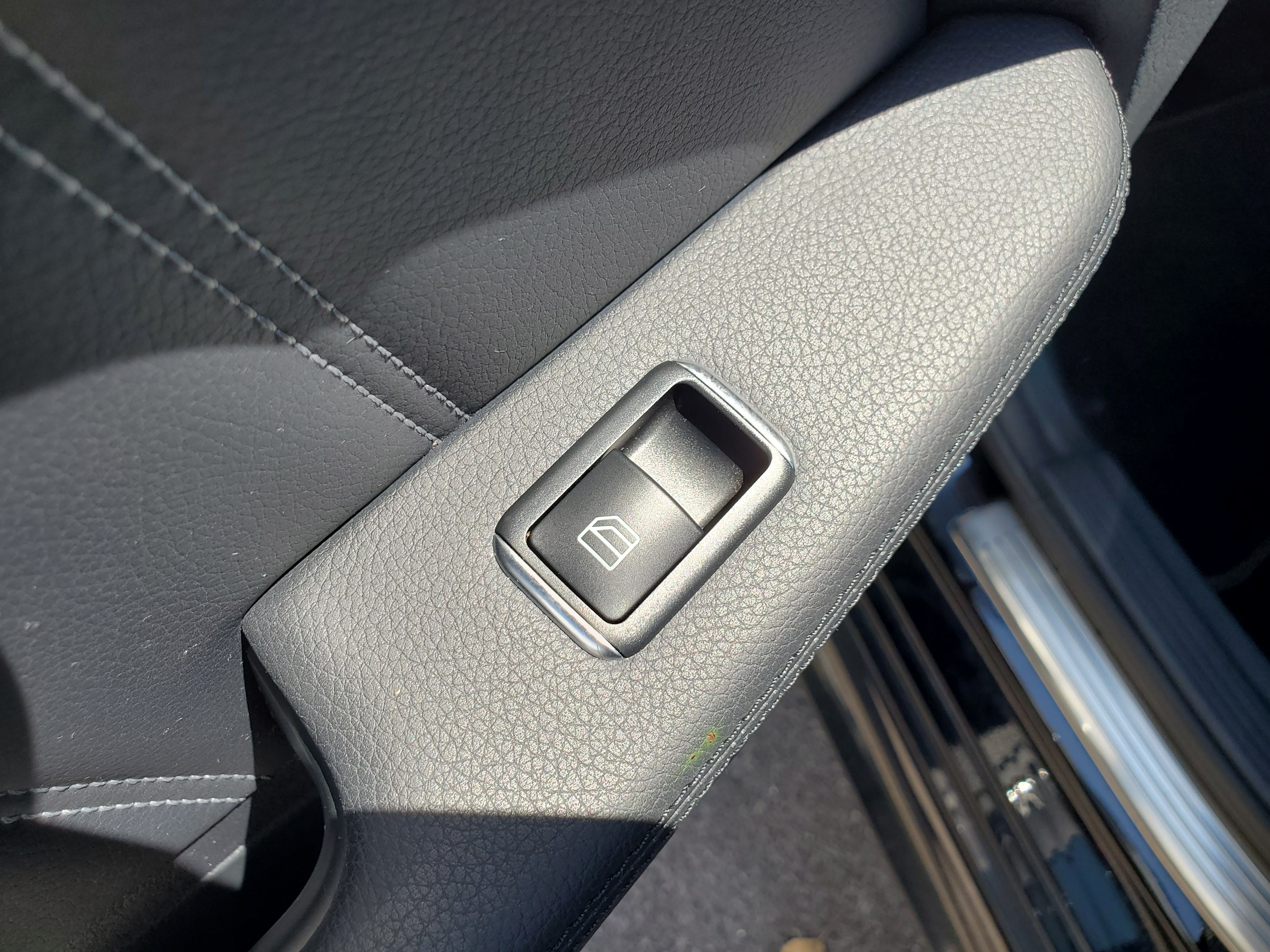 BLACK, 2016 MERCEDES-BENZ E-CLASS Image 41