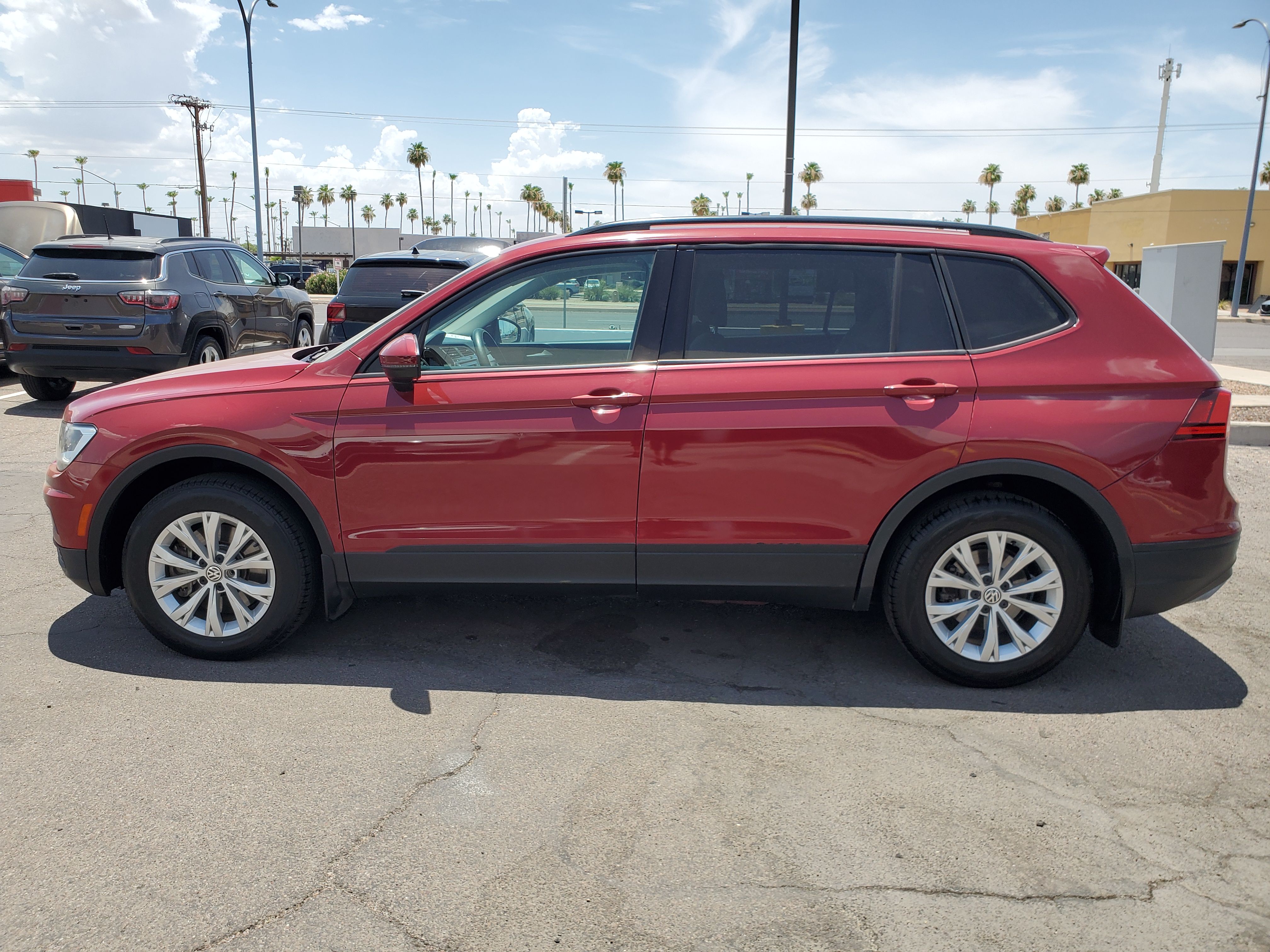 RED, 2019 VOLKSWAGEN TIGUAN Image 2