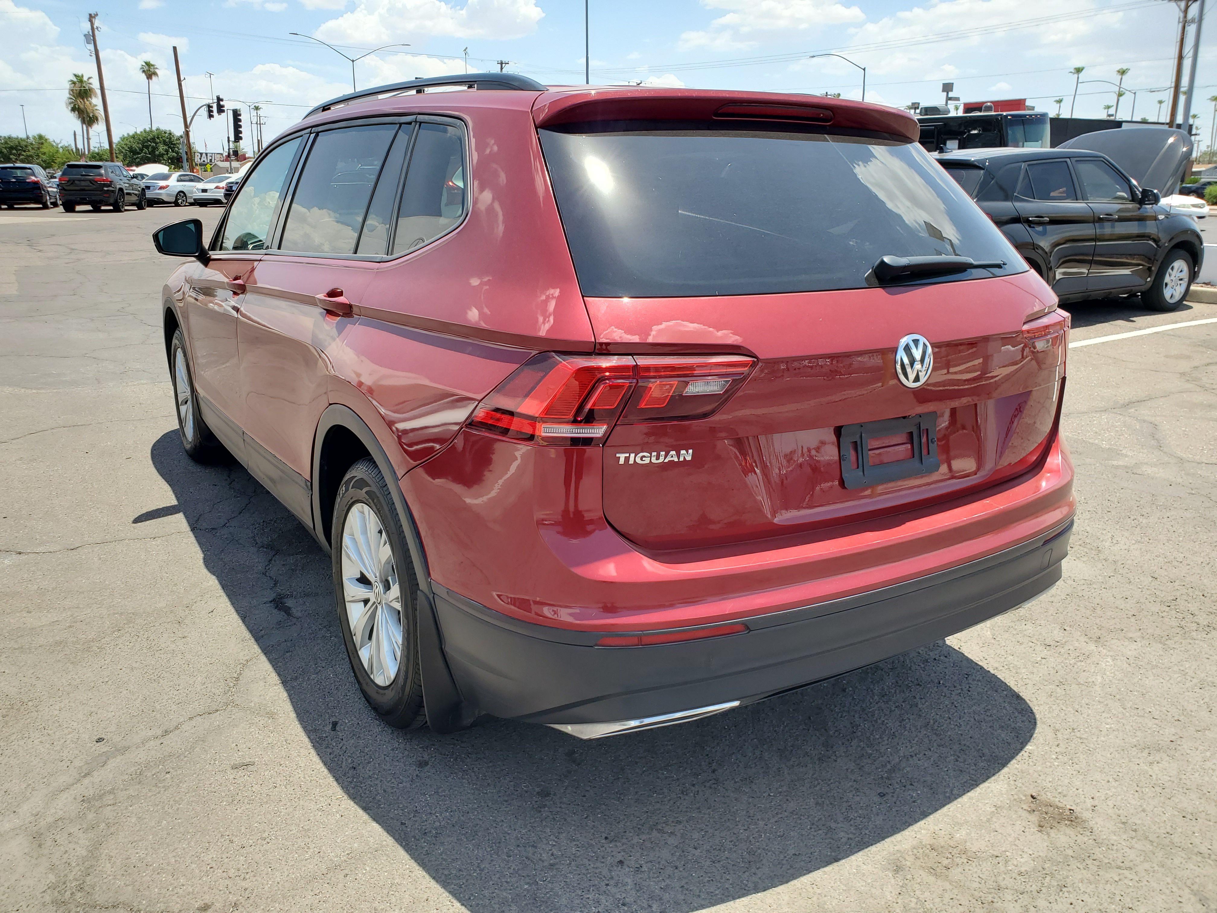 RED, 2019 VOLKSWAGEN TIGUAN Image 3
