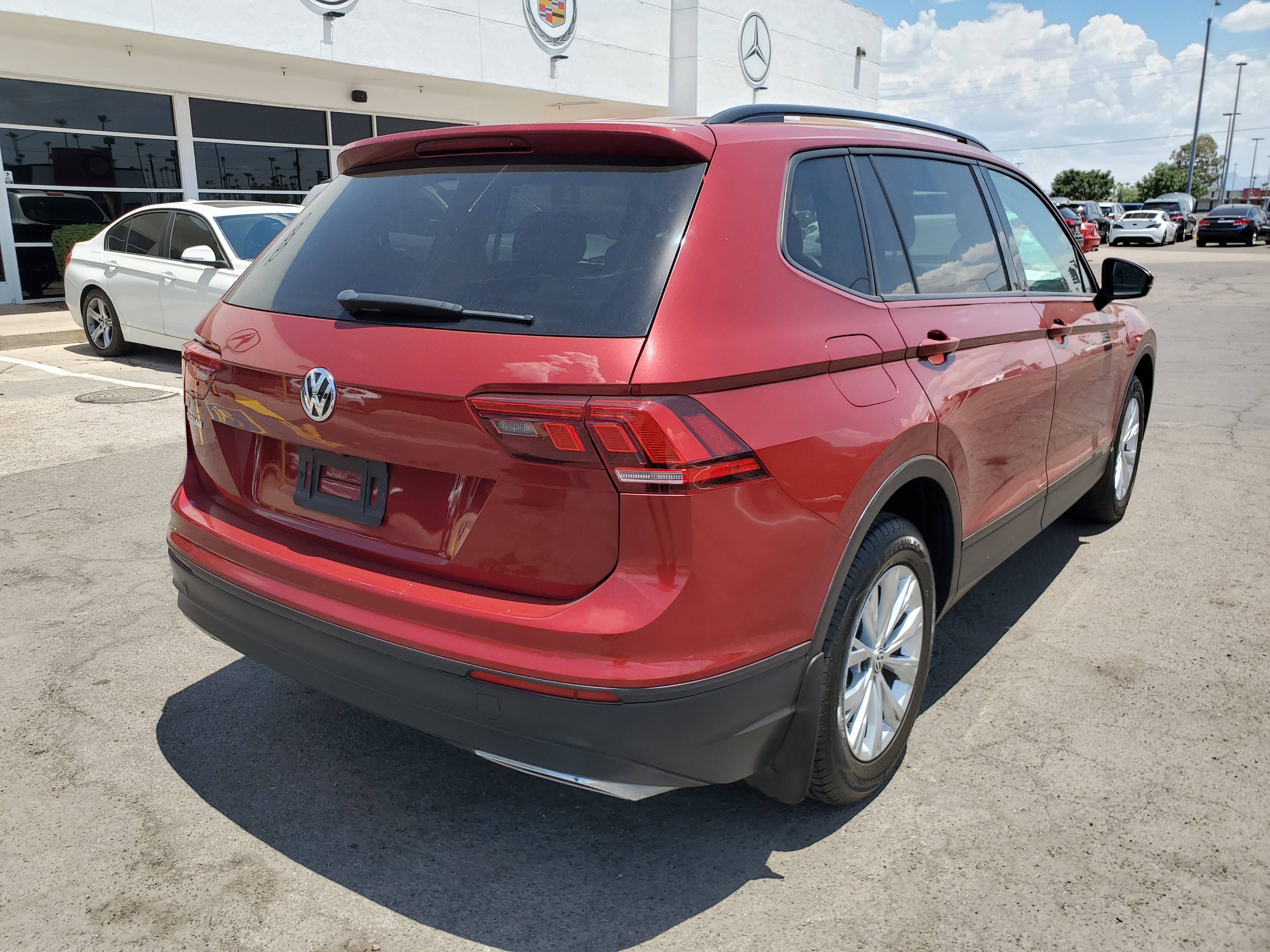 RED, 2019 VOLKSWAGEN TIGUAN Image 5