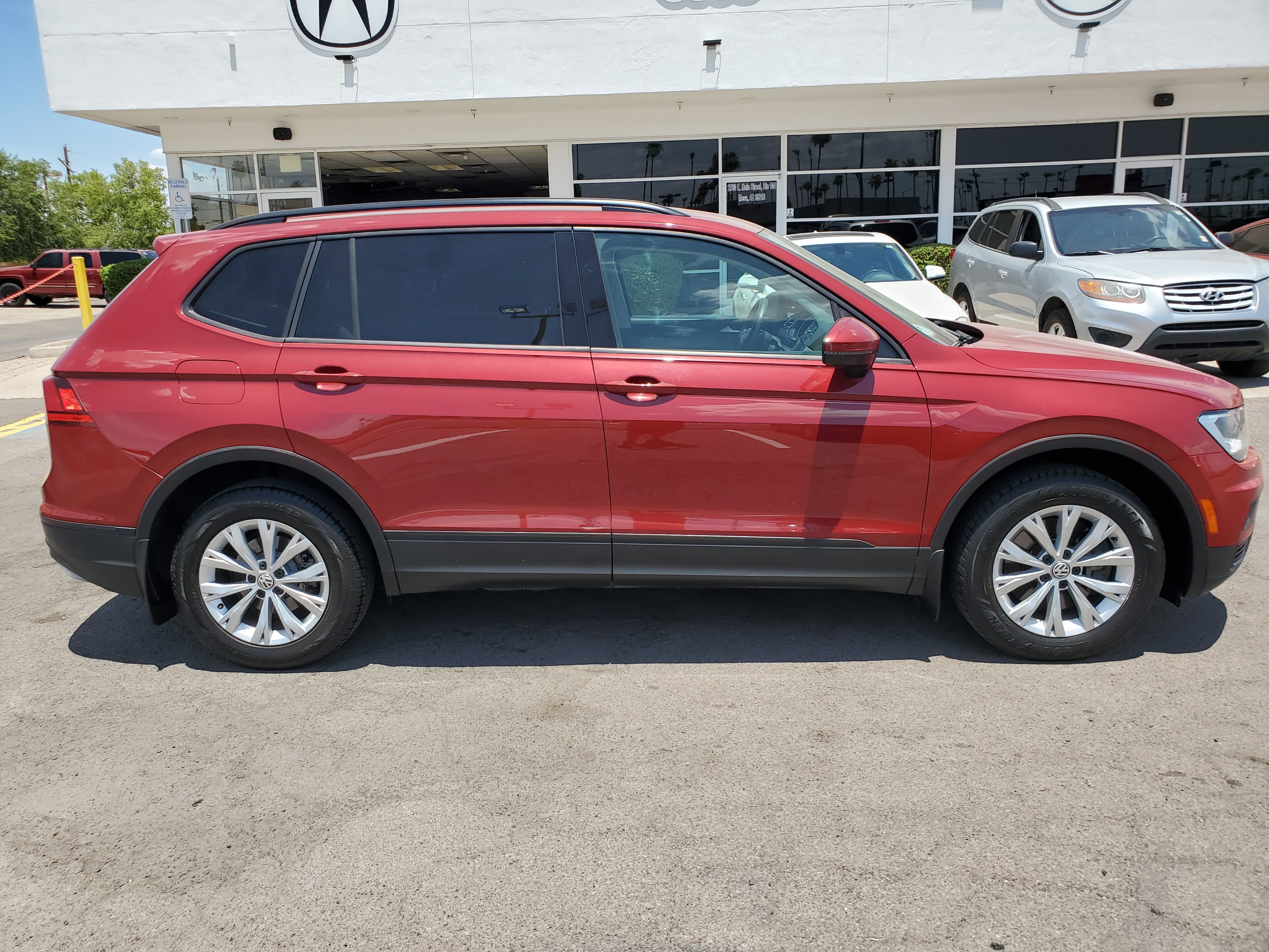 RED, 2019 VOLKSWAGEN TIGUAN Image 6