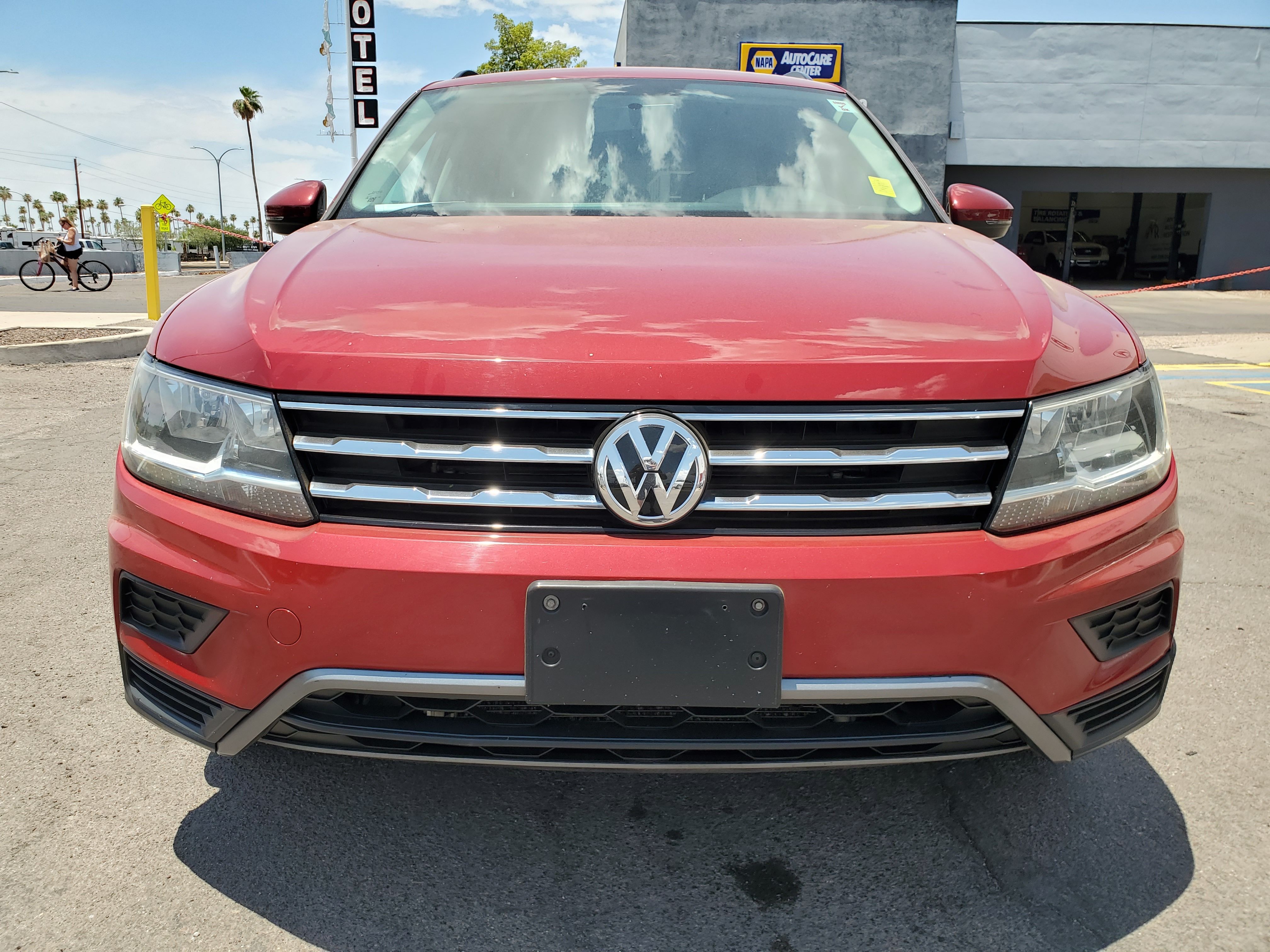 RED, 2019 VOLKSWAGEN TIGUAN Image 8